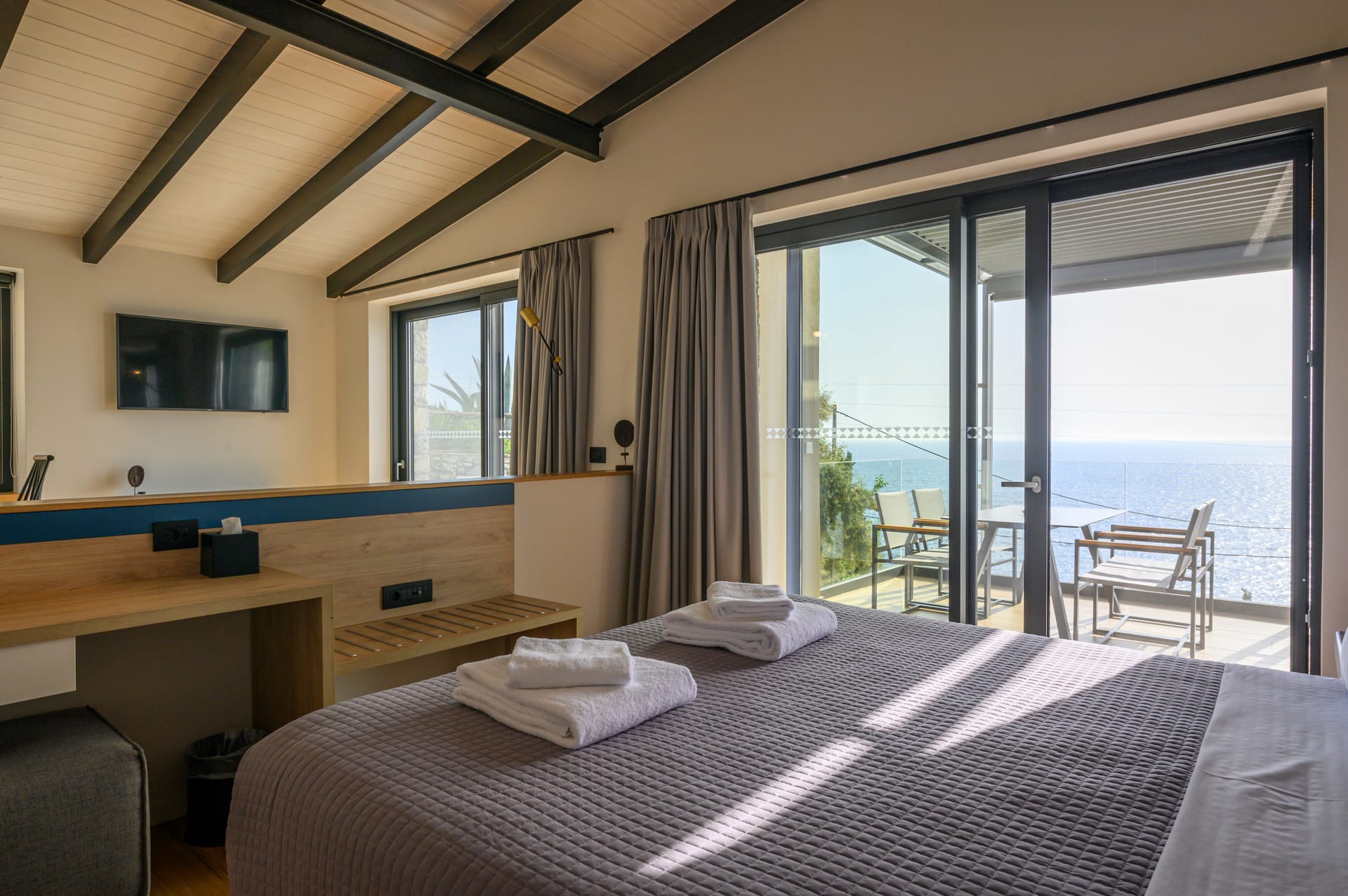 Mani Suites