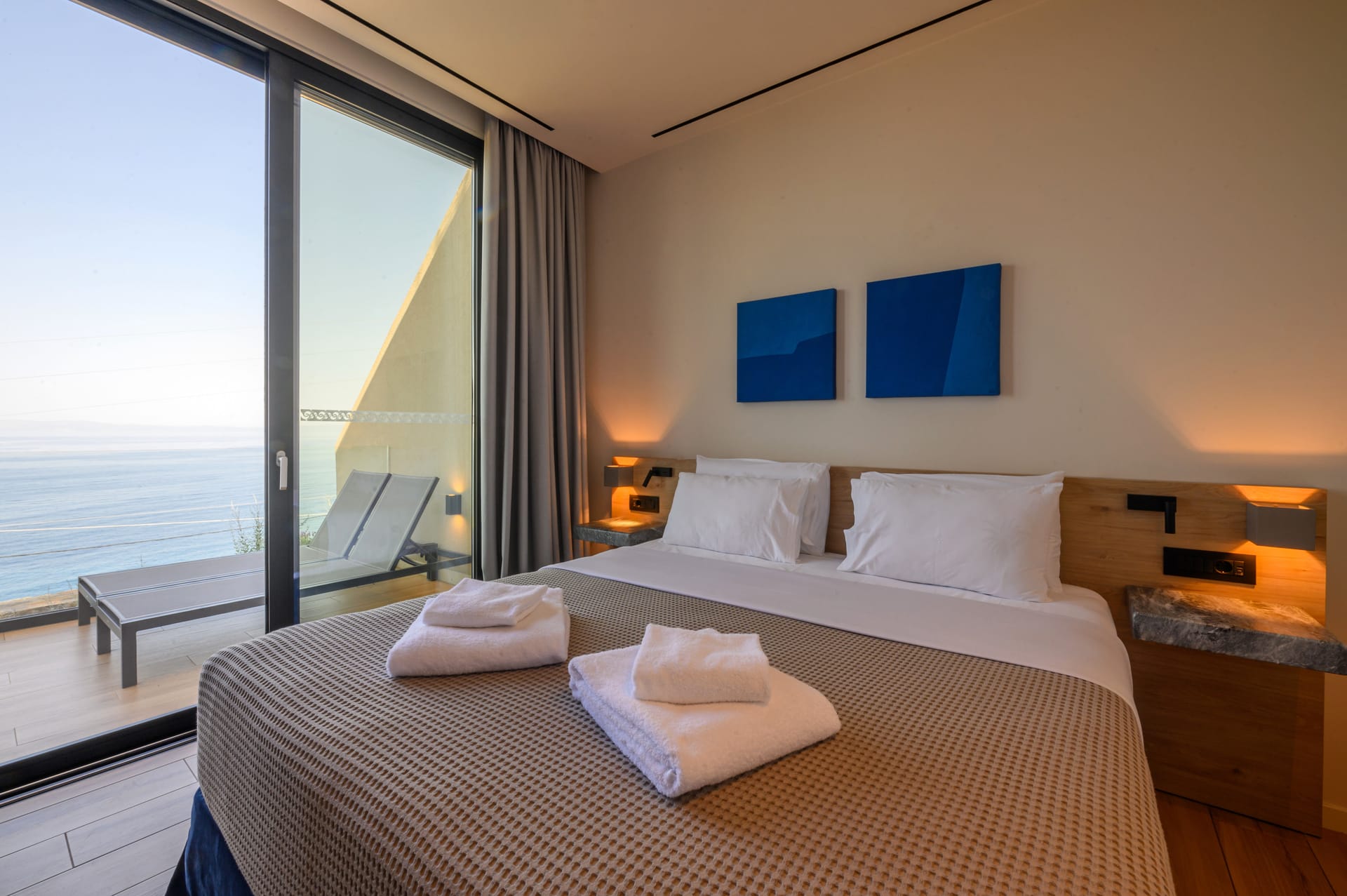 Mani Suites