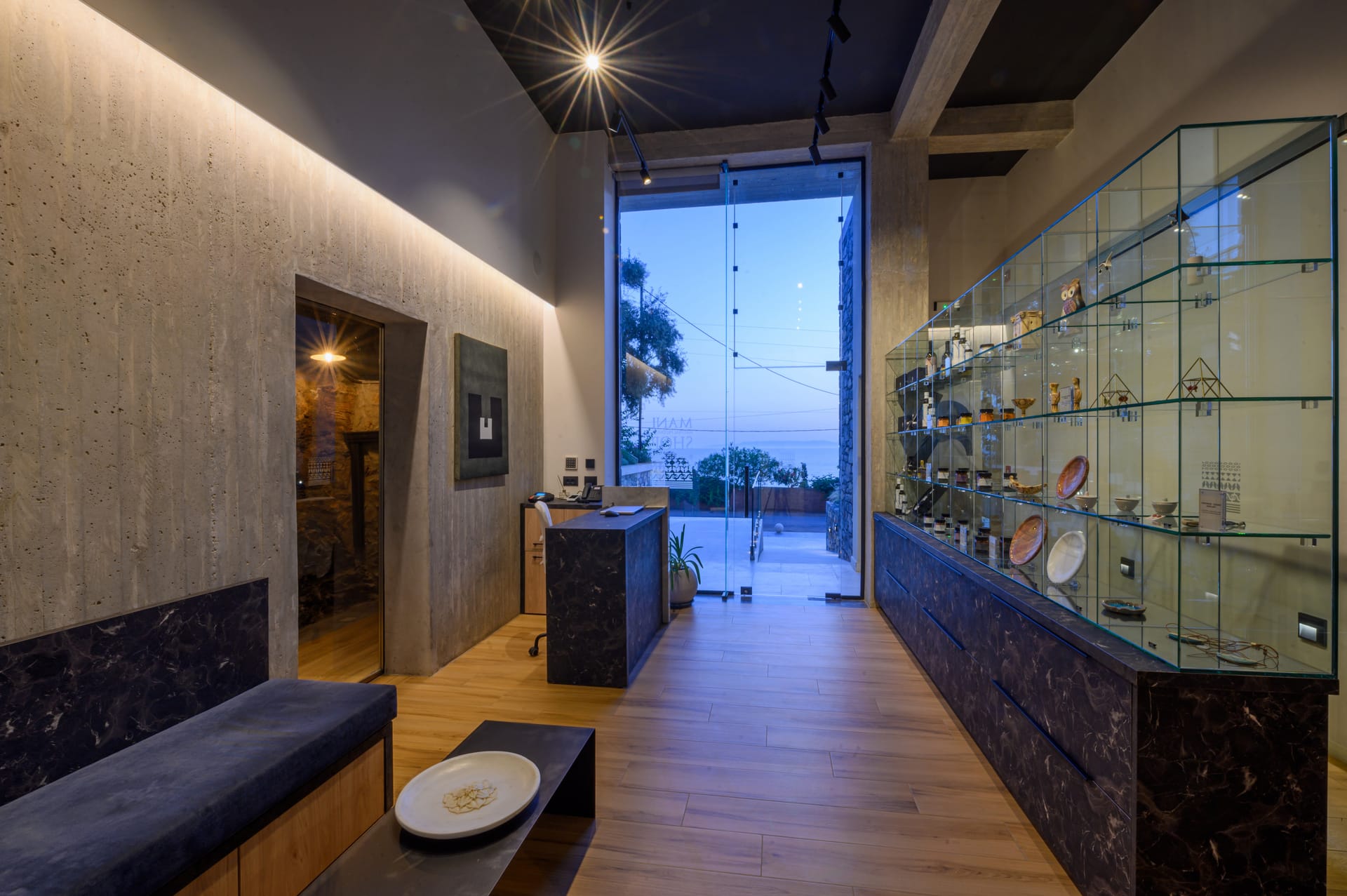 Mani Suites