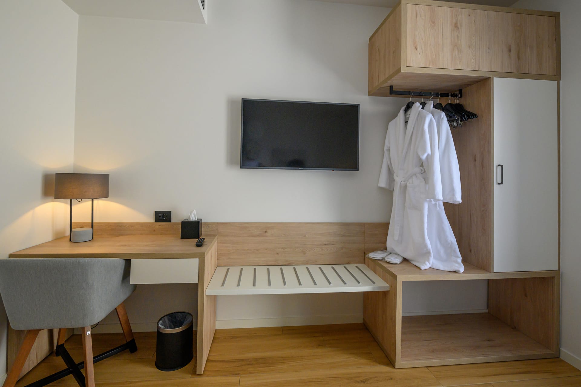 Mani Suites
