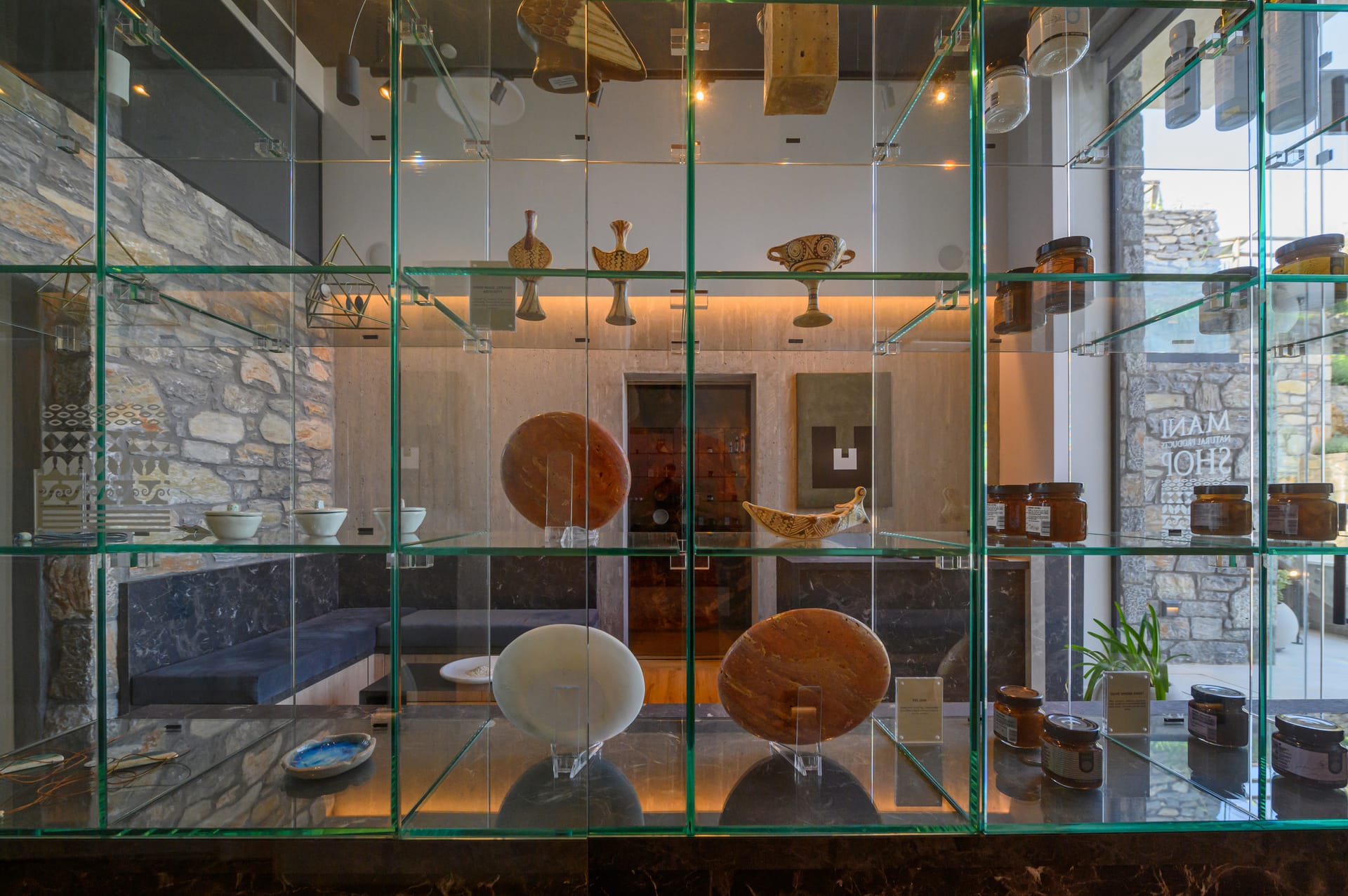 Mani Suites