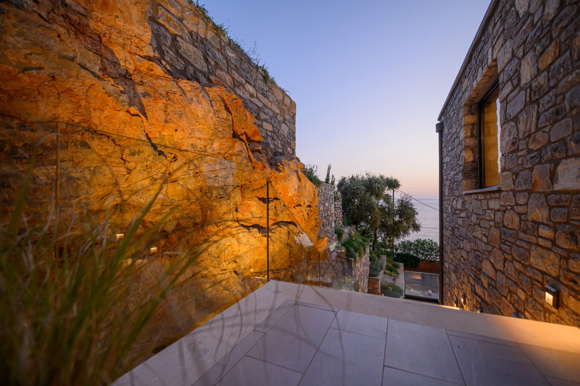 Mani Suites