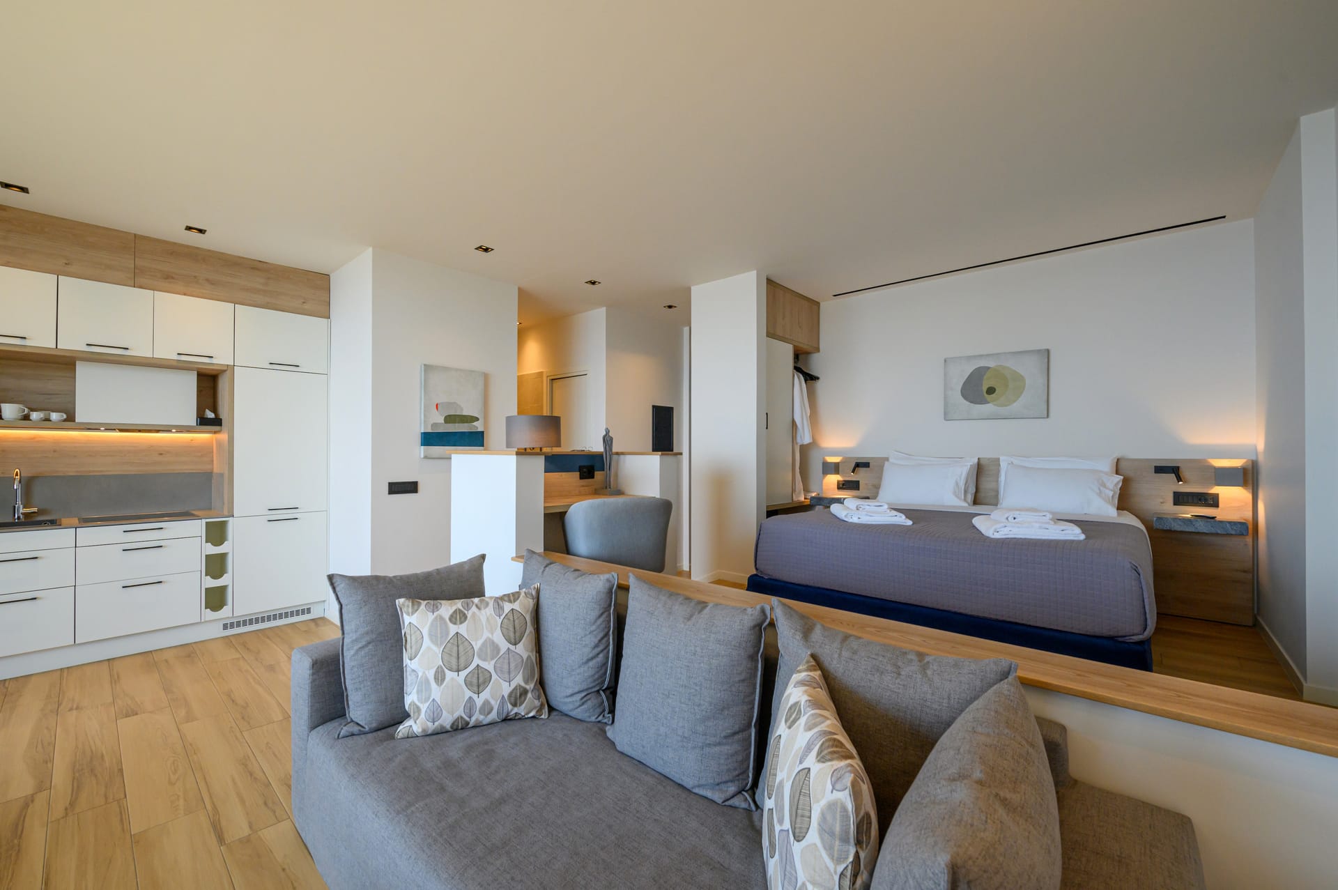Mani Suites