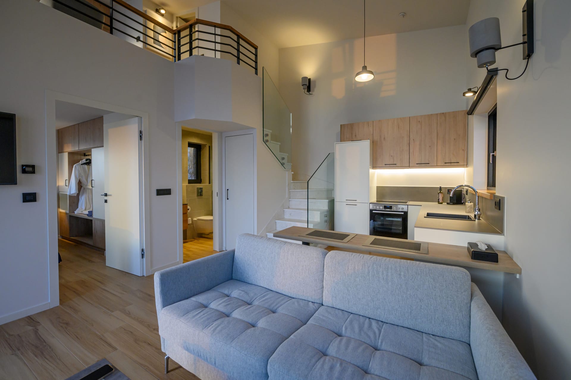 Mani Suites
