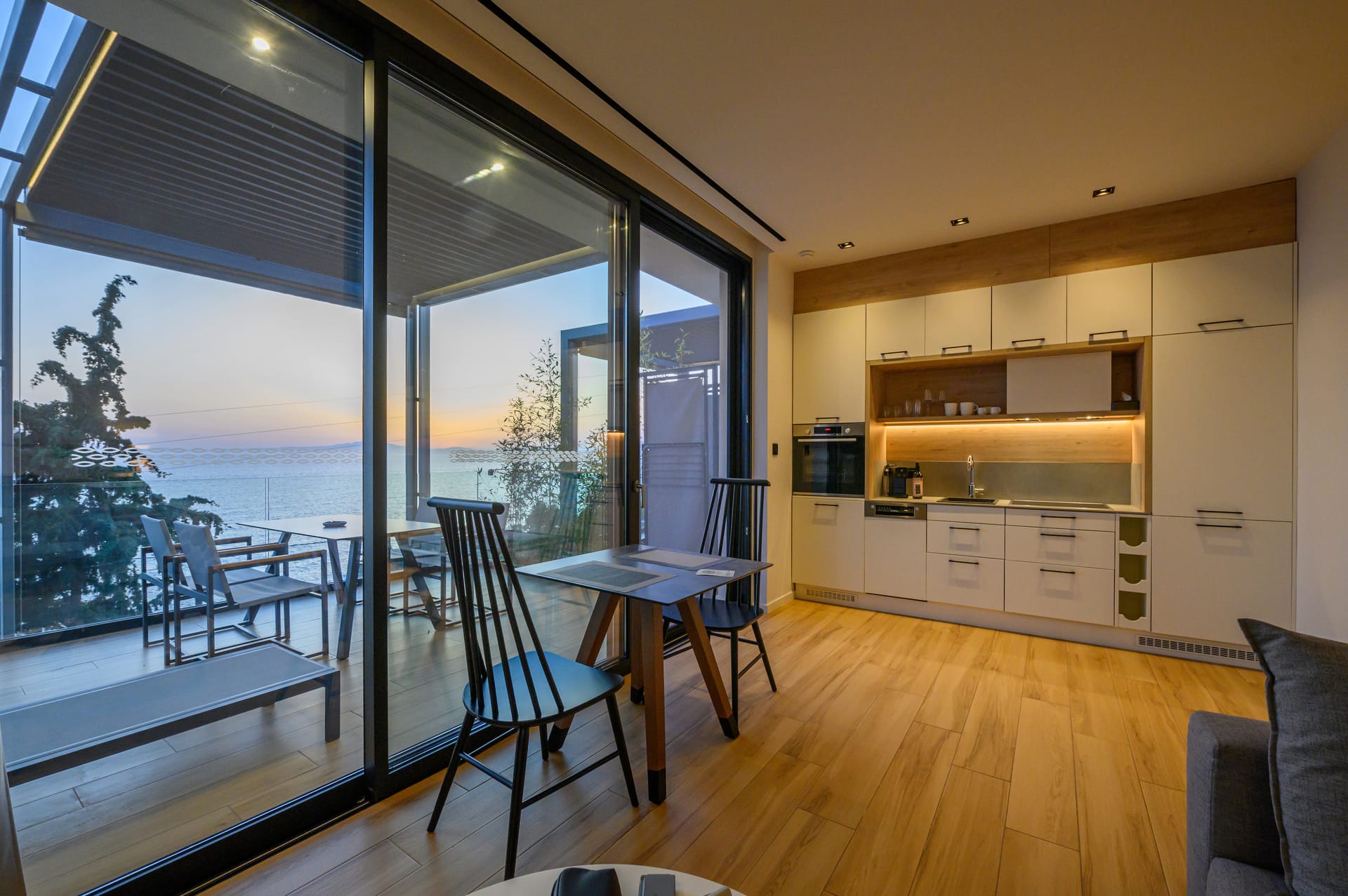 Mani Suites
