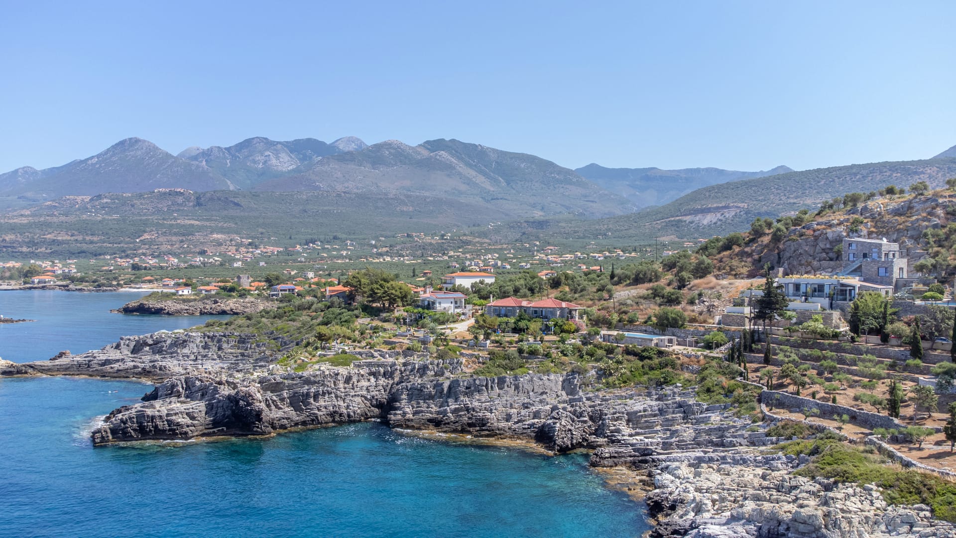 Mani Suites
