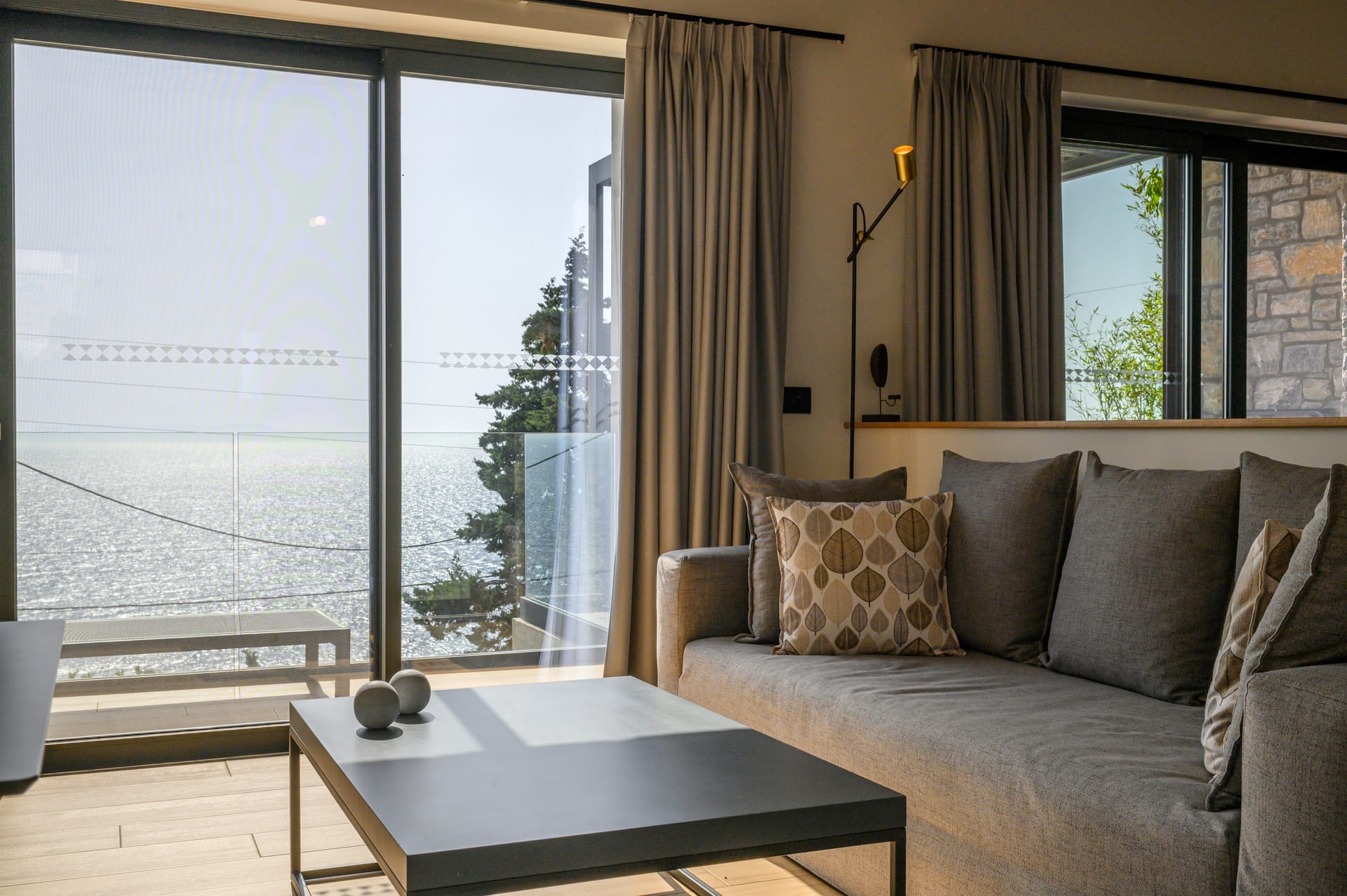 Mani Suites