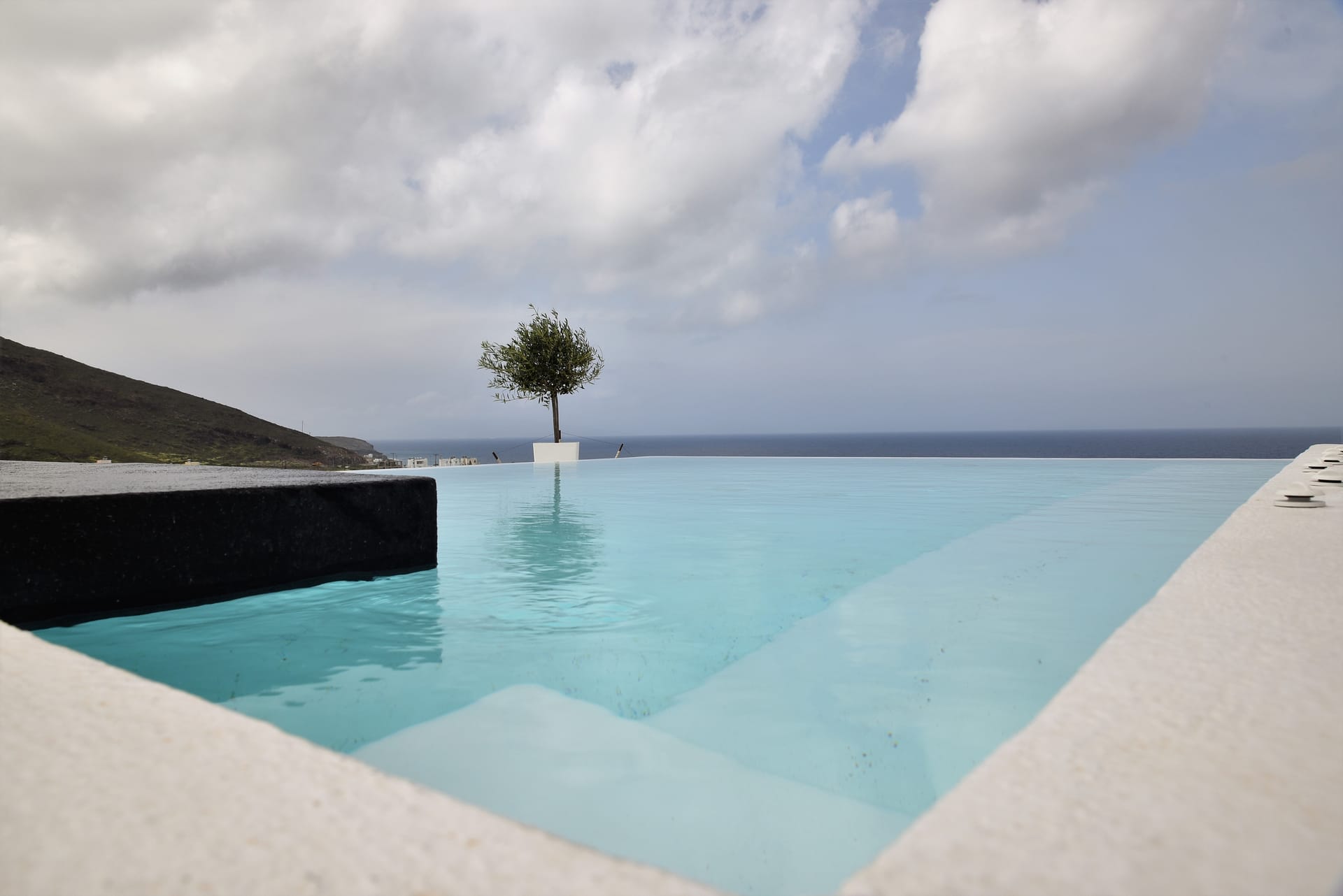 Horizon Mills Villas and Suites Santorini