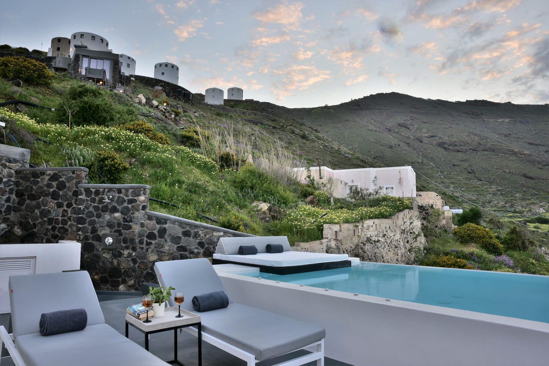 Horizon Mills Villas and Suites Santorini