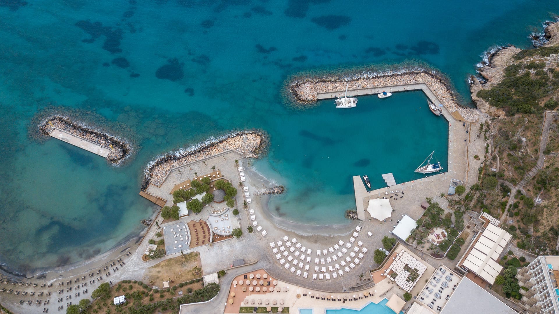Zeus Eleva Mirabello Bay