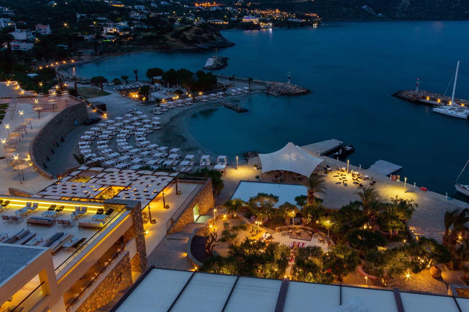 Zeus Eleva Mirabello Bay