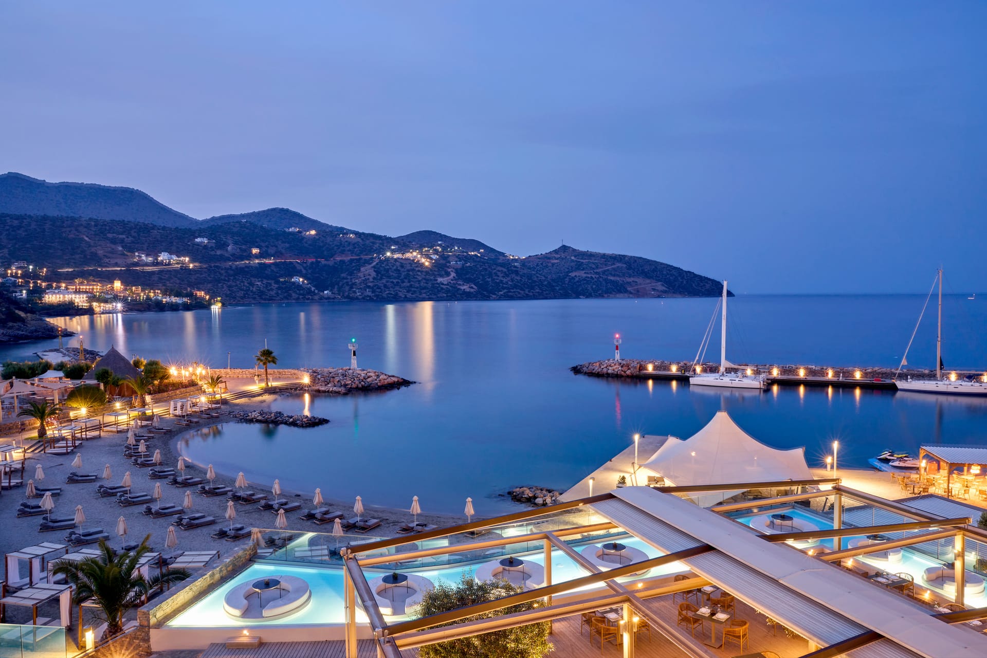 Zeus Eleva Mirabello Bay
