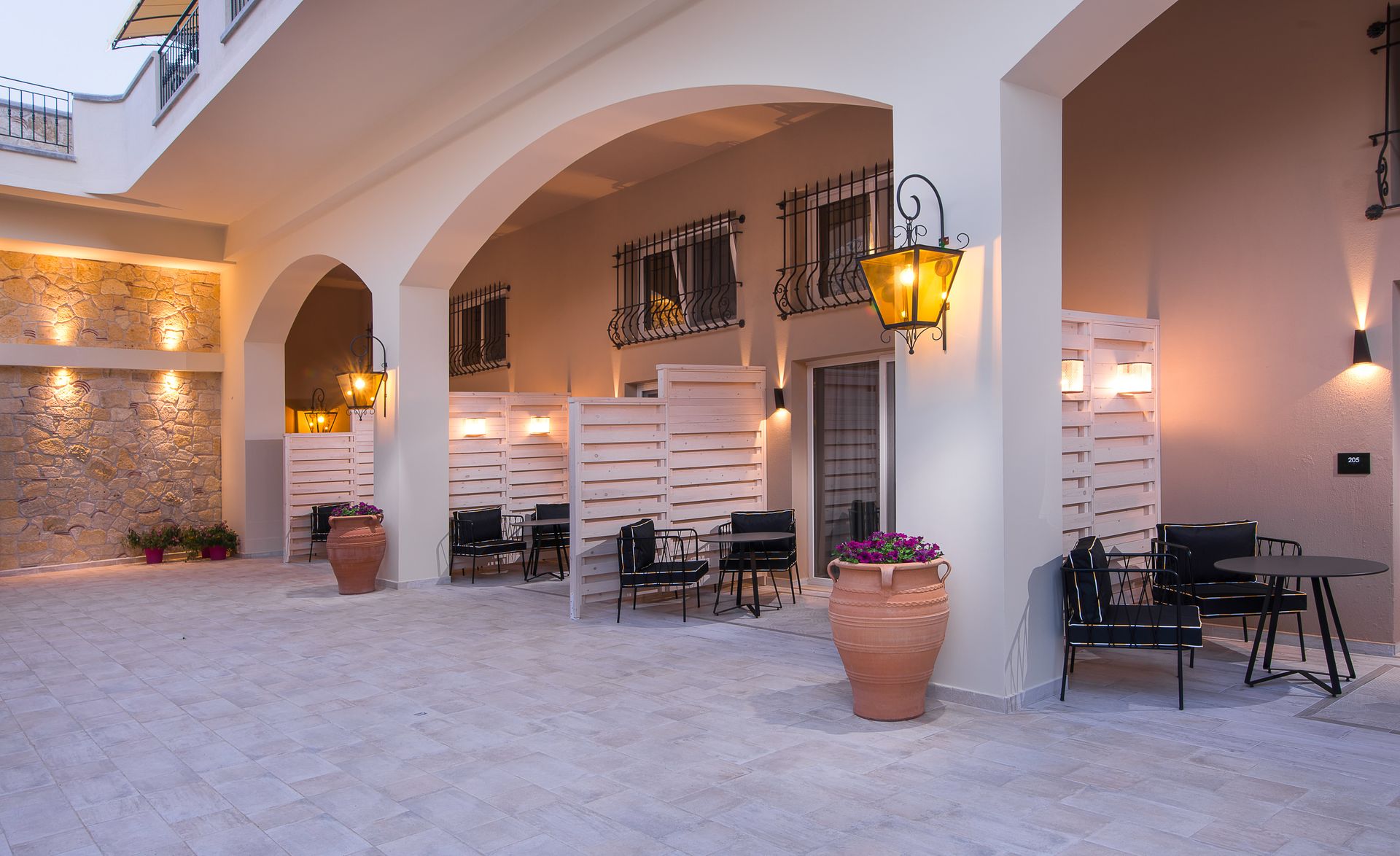 Neikos Luxury Suites