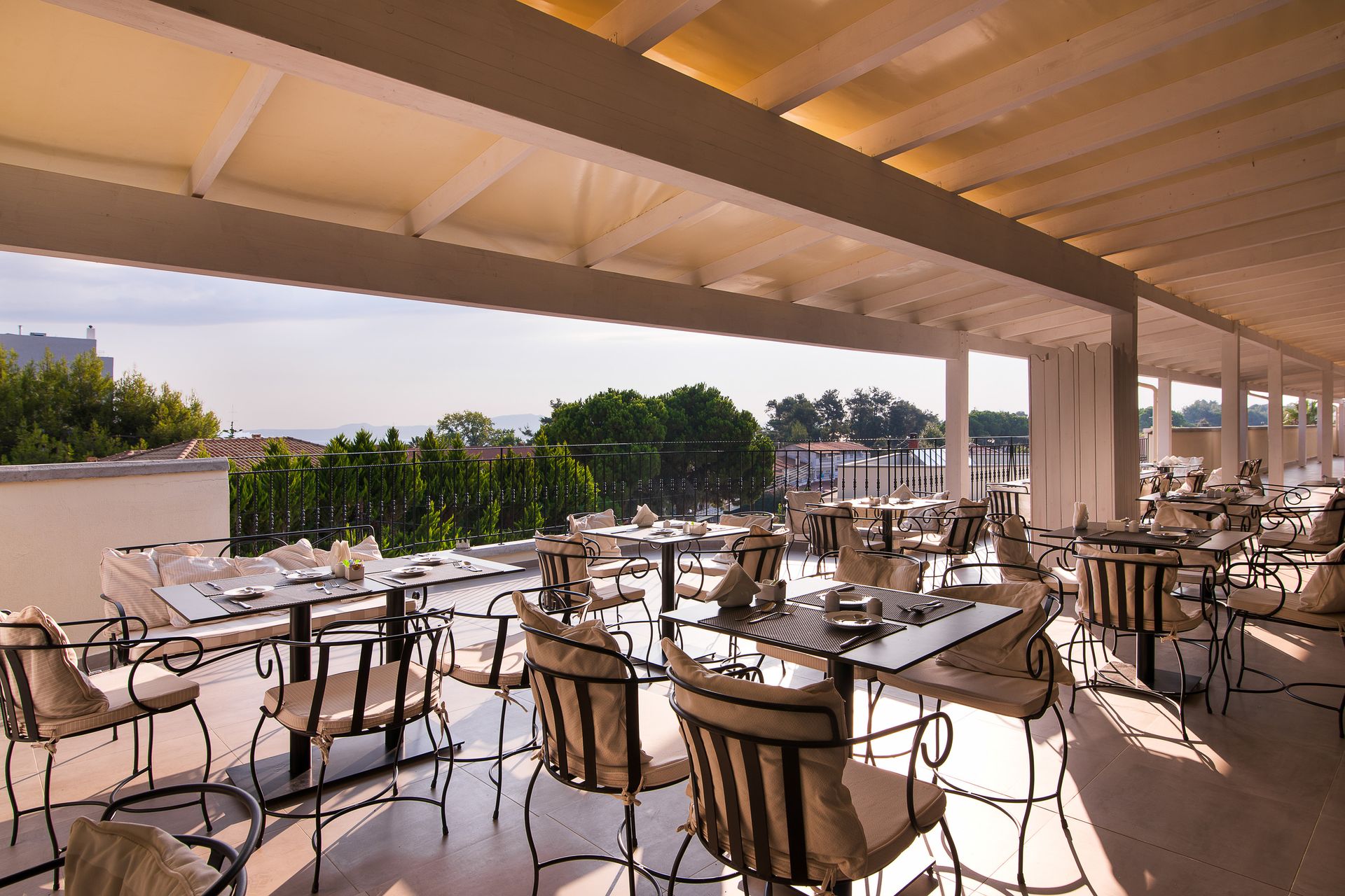 Neikos Luxury Suites