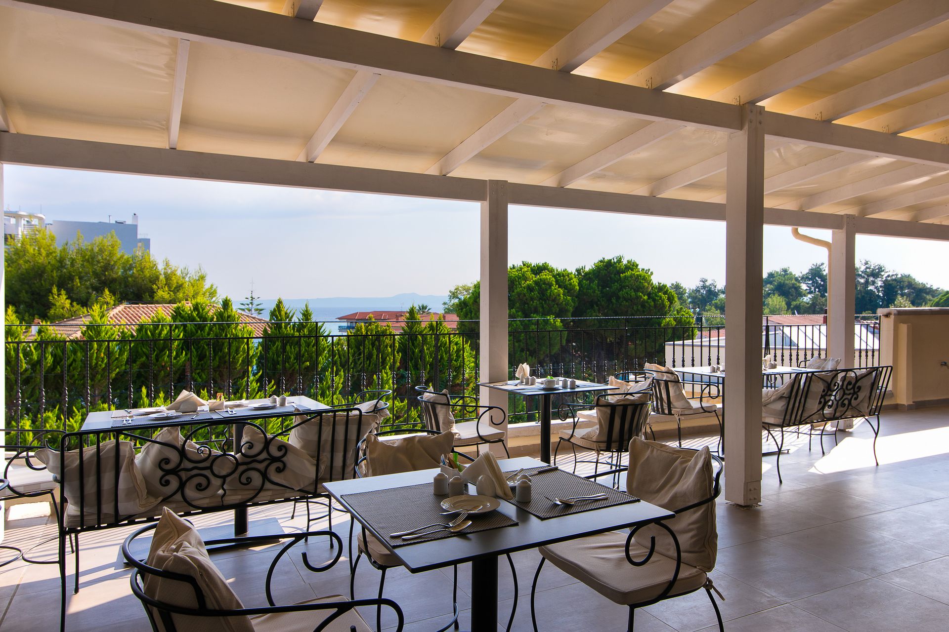 Neikos Luxury Suites