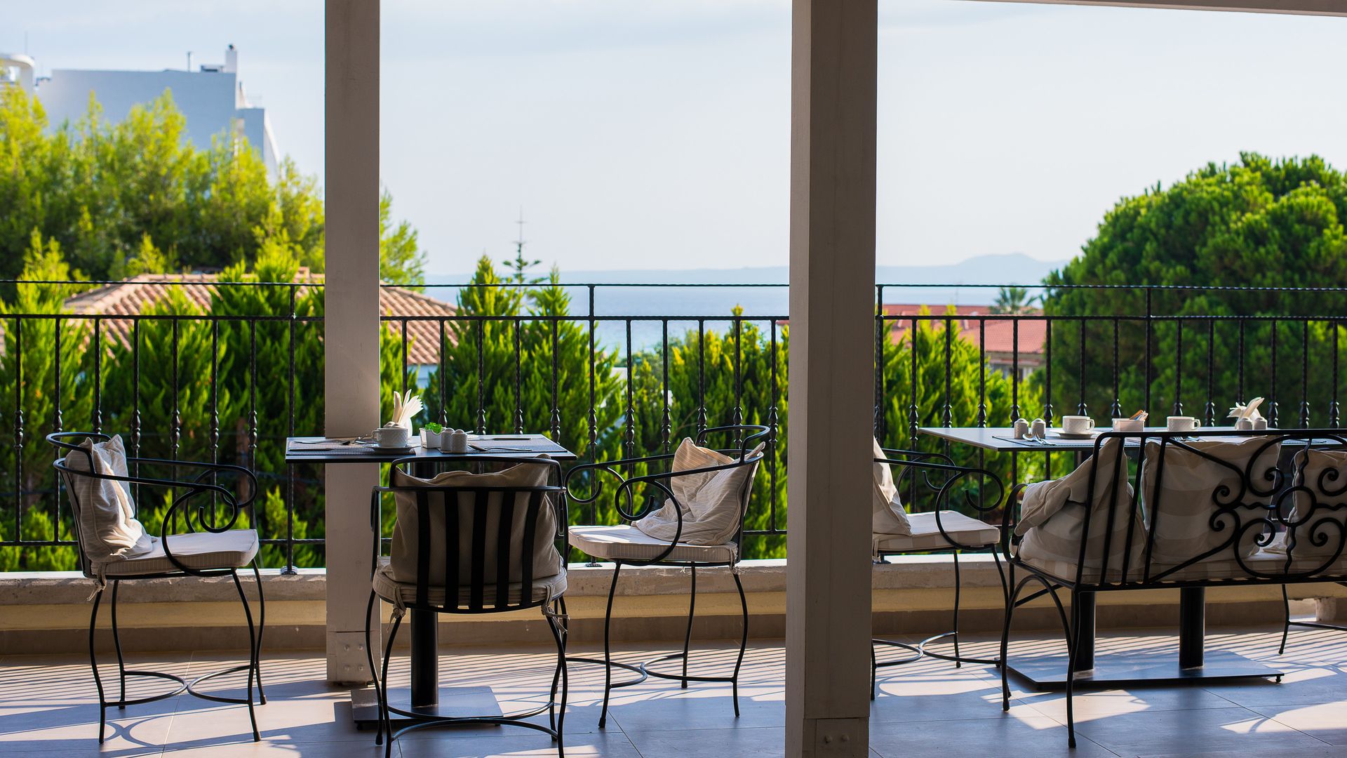 Neikos Luxury Suites