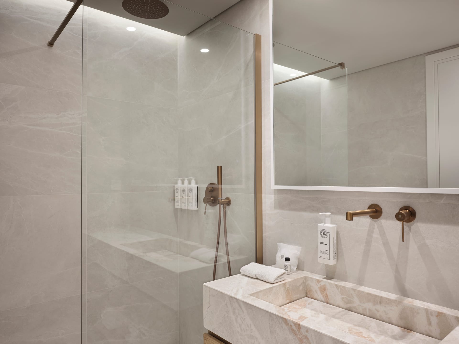 Nur Aparthotel Ermou