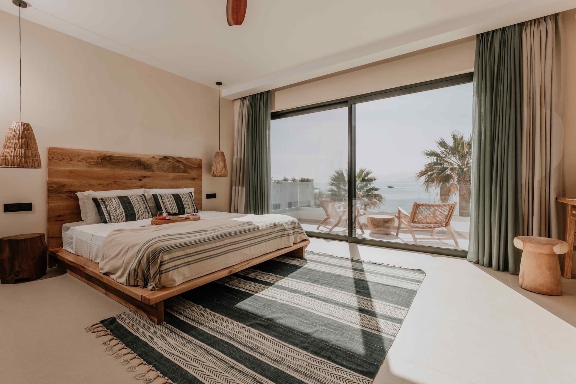 Ostrako Beachside Suites