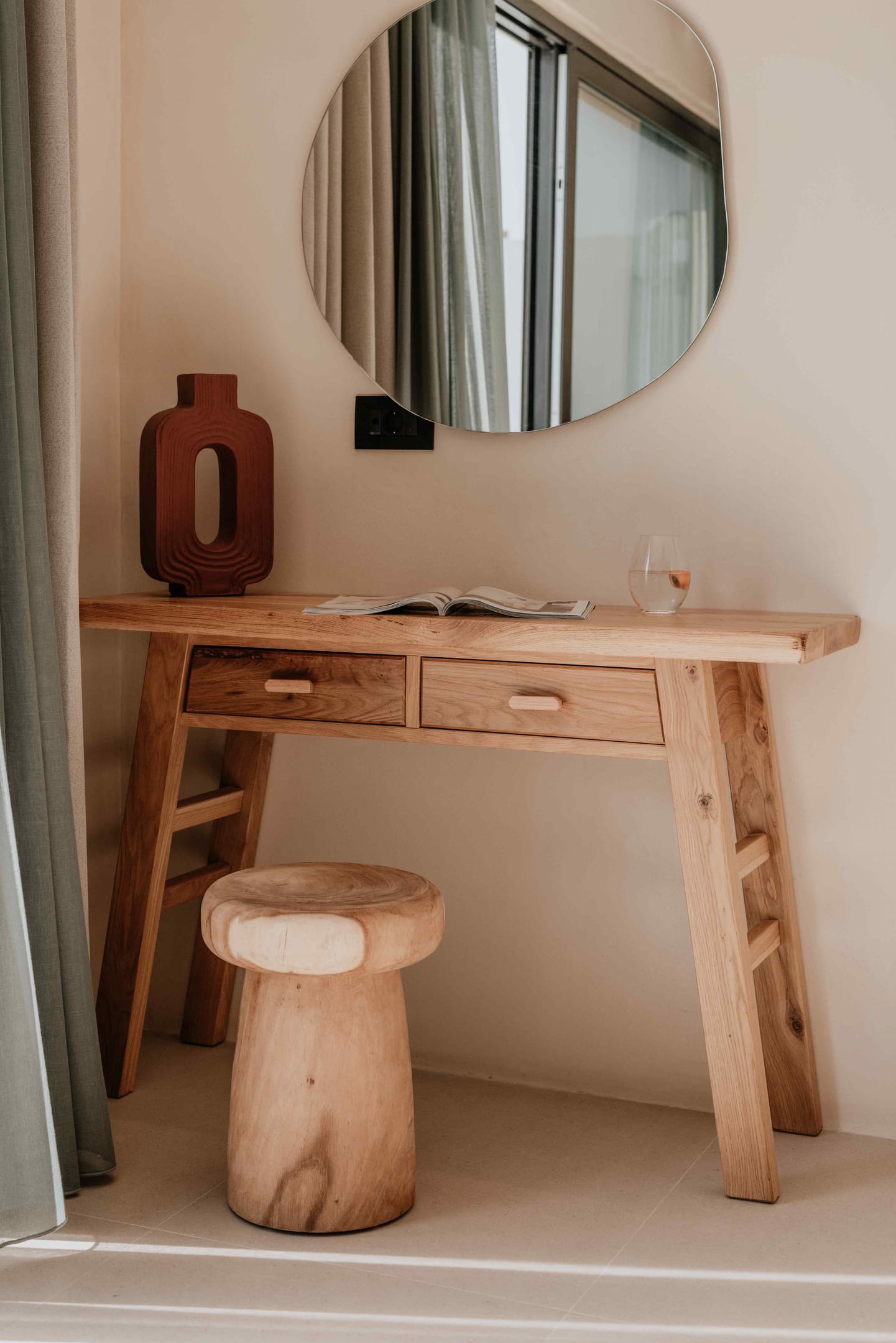 Ostrako Beachside Suites