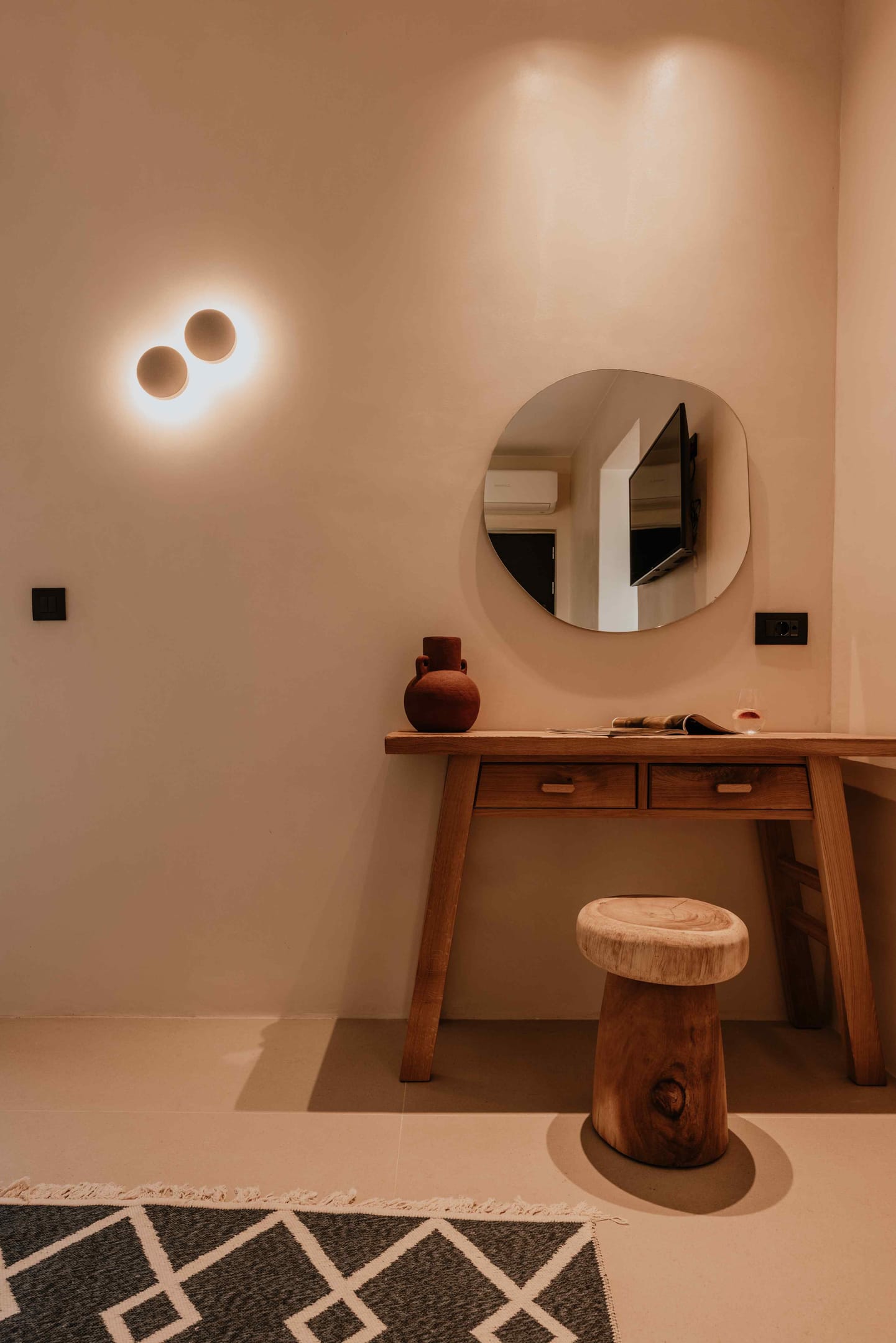 Ostrako Beachside Suites