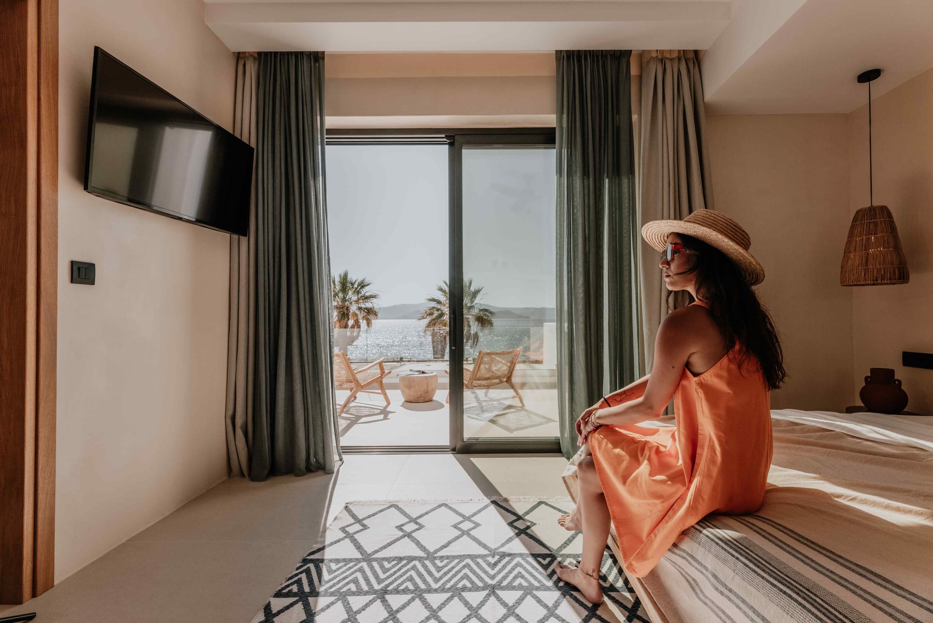 Ostrako Beachside Suites