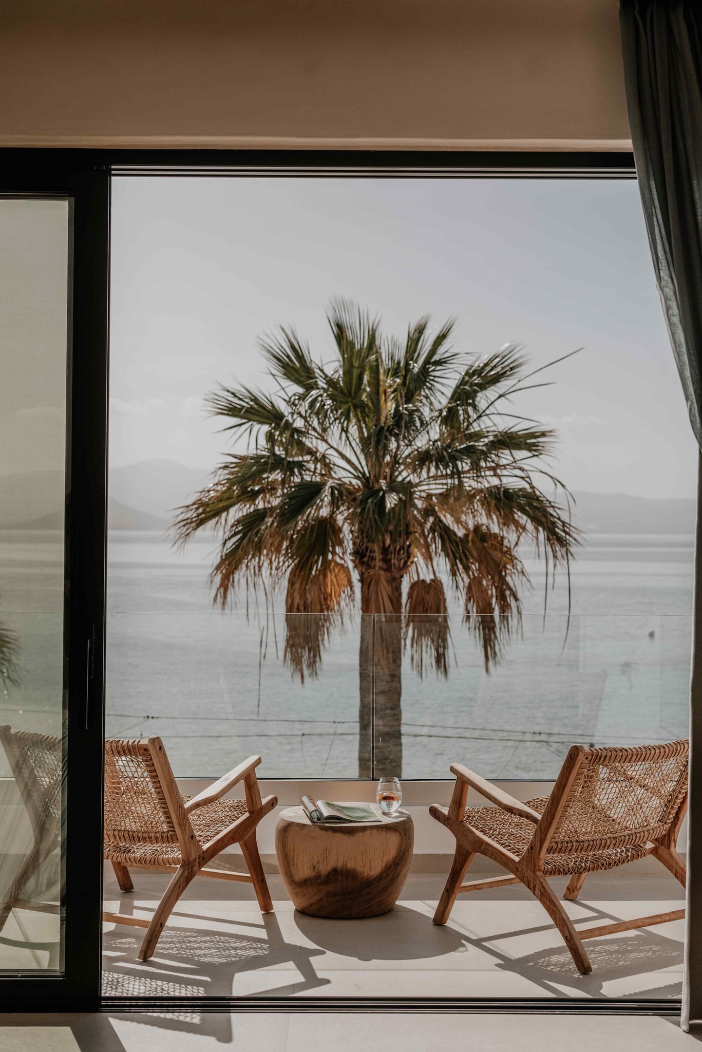 Ostrako Beachside Suites