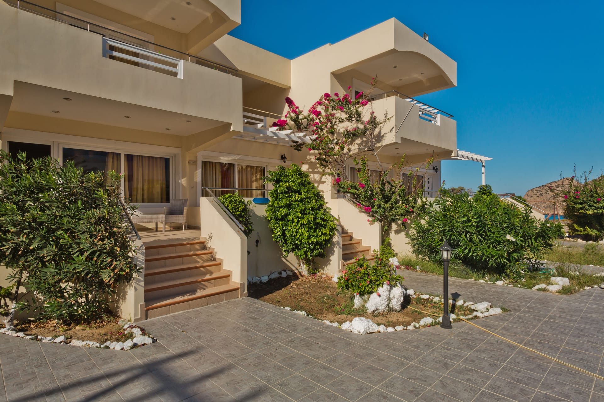 OLD – Royal Beach Hotel