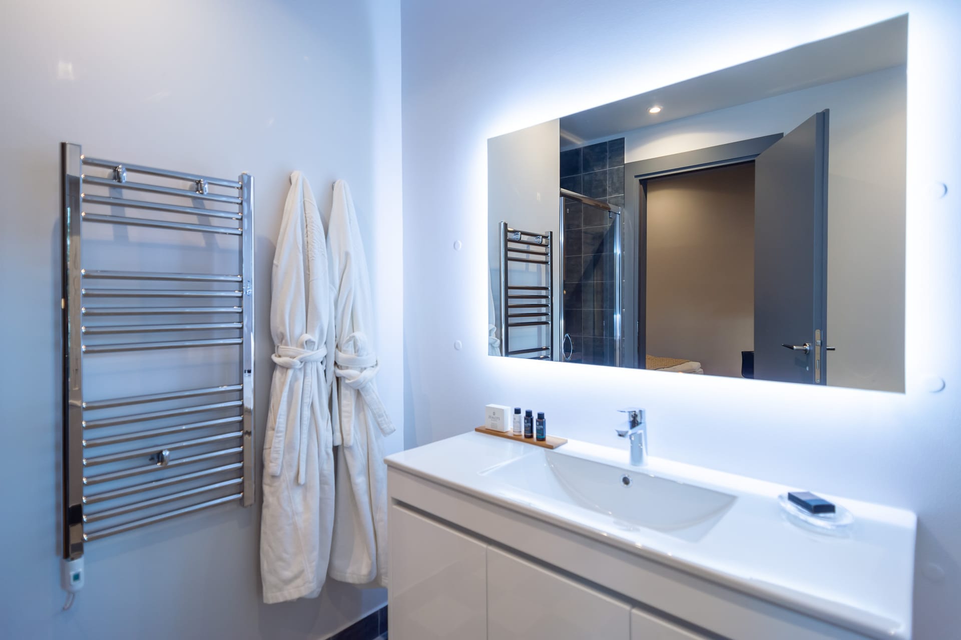 33 Solonos Suites