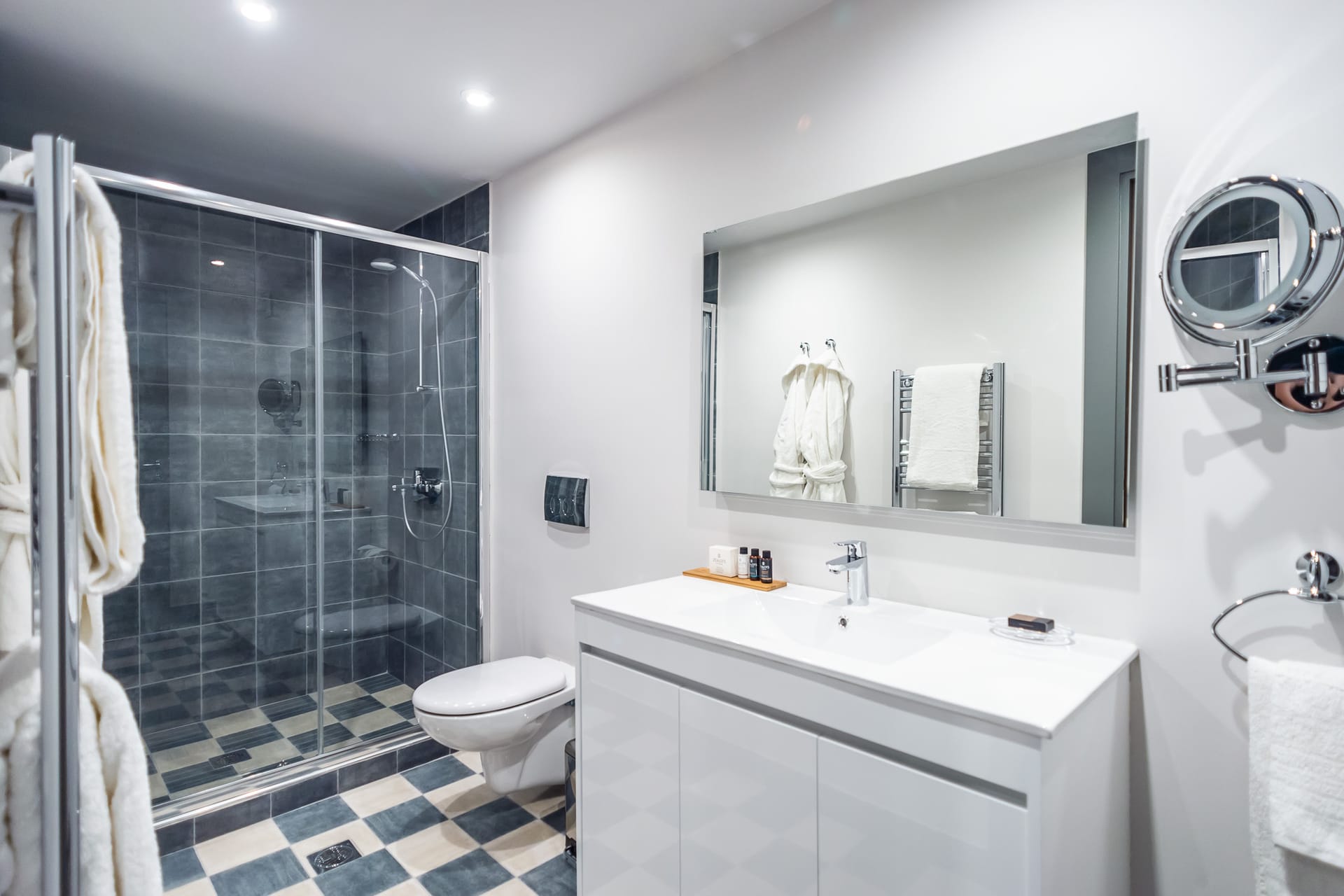 33 Solonos Suites