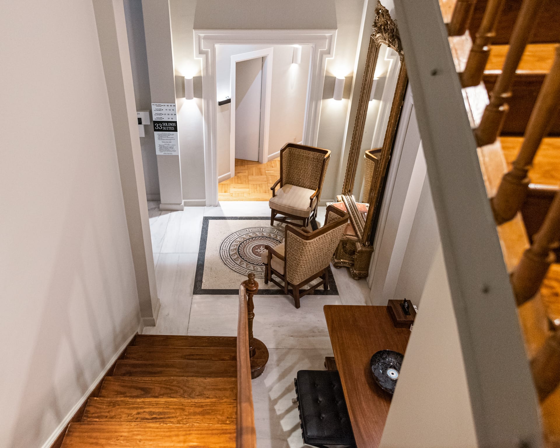 33 Solonos Suites