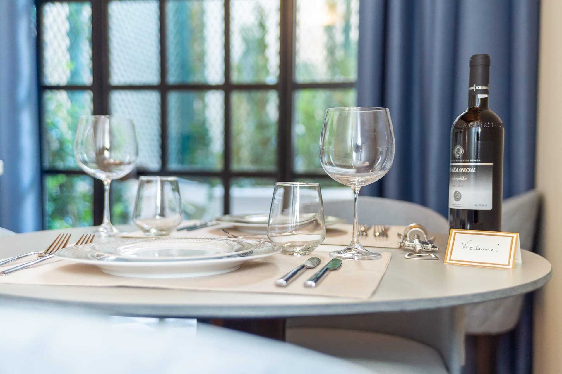 33 Solonos Suites