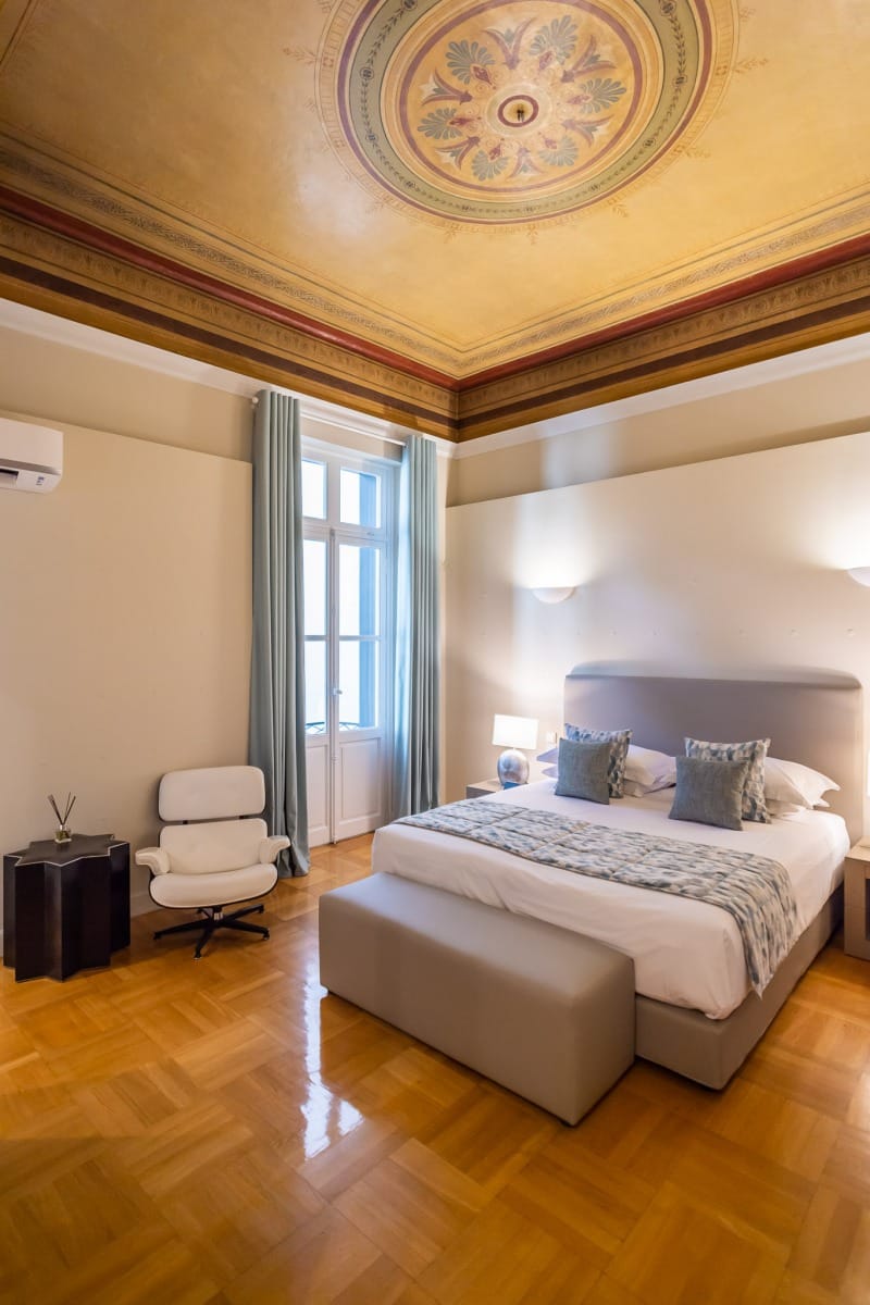 33 Solonos Suites