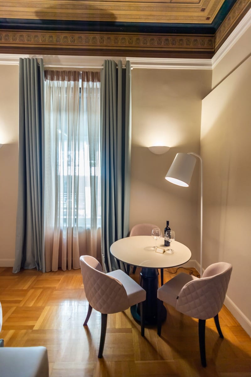 33 Solonos Suites