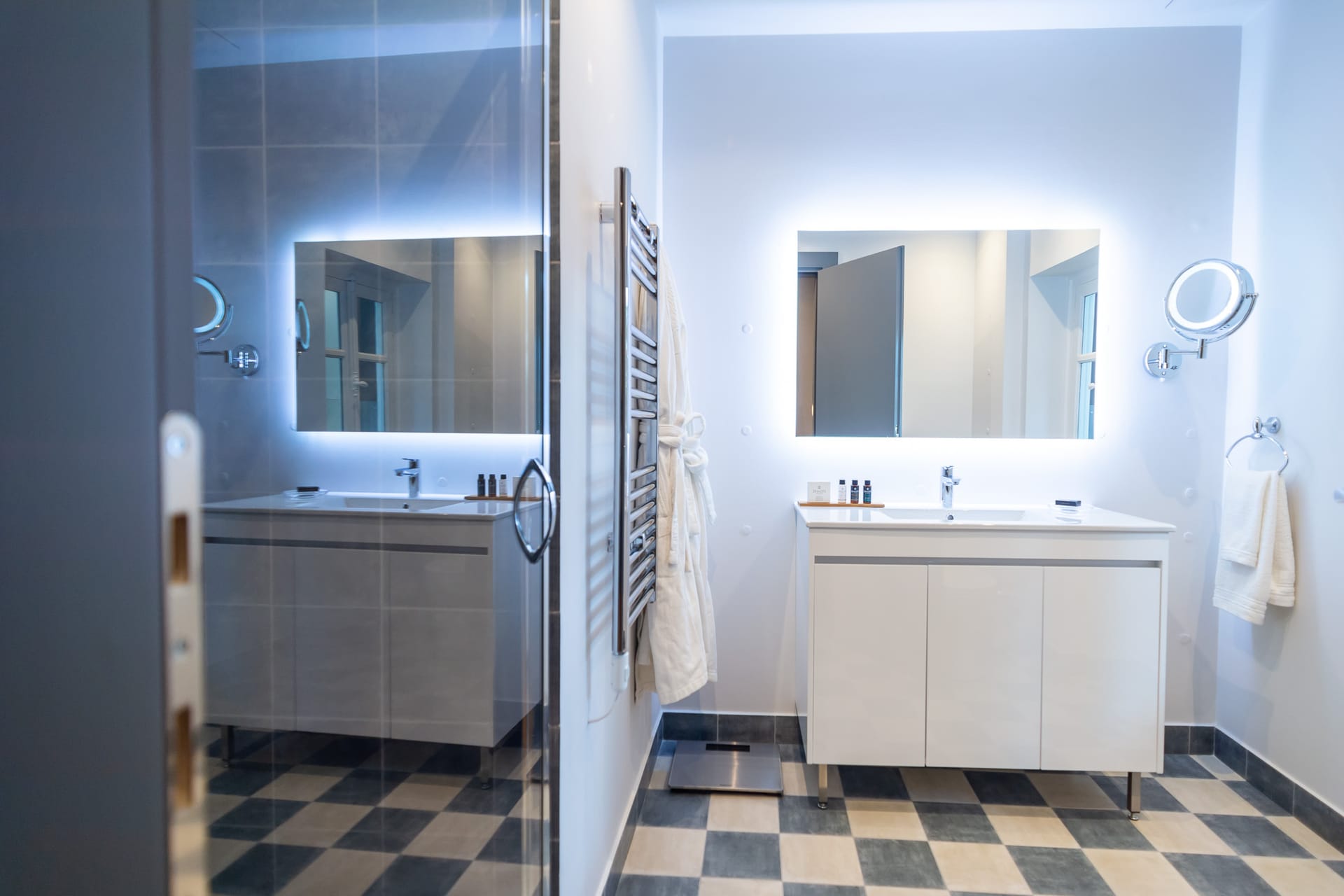 33 Solonos Suites