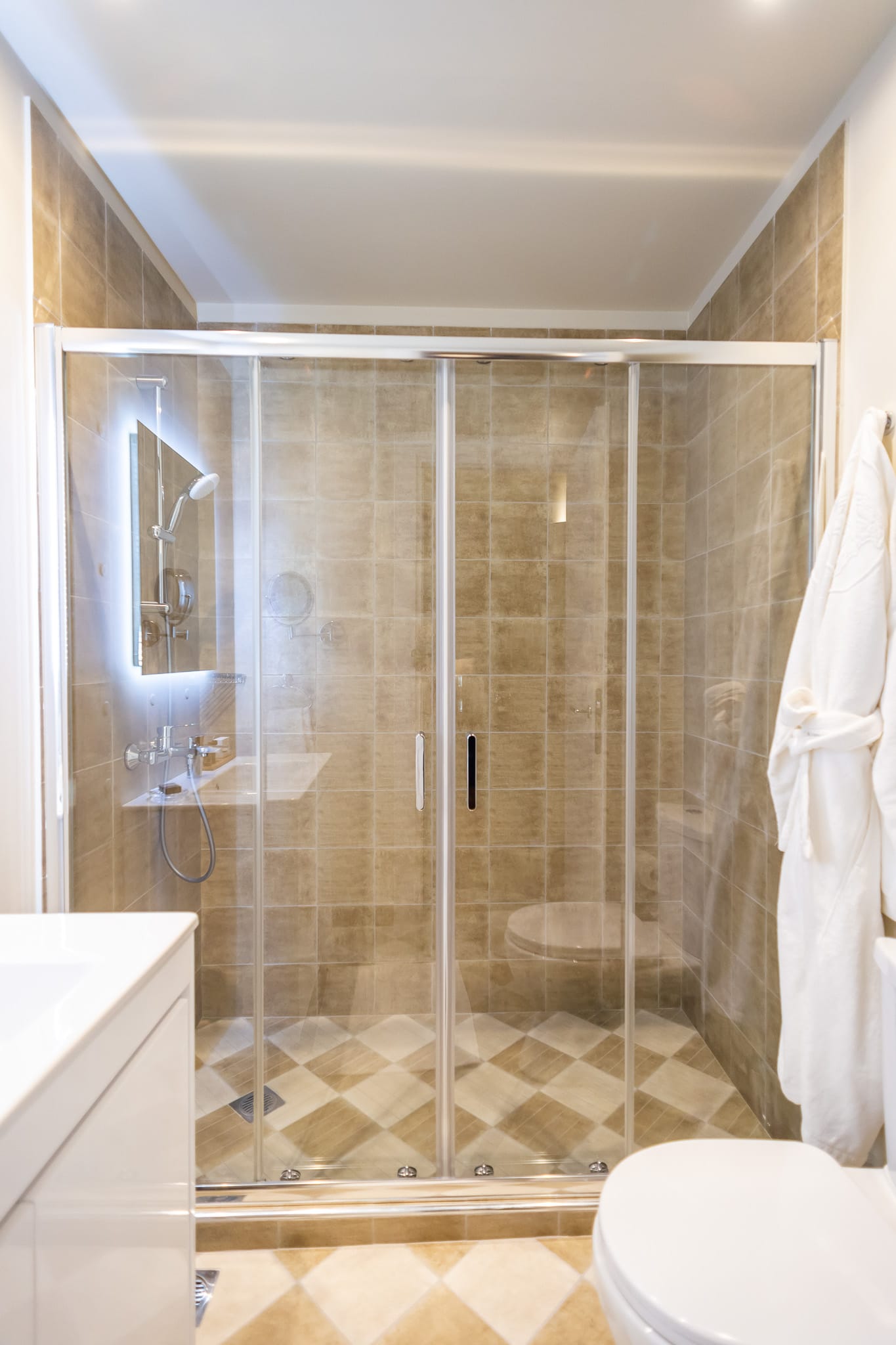 33 Solonos Suites