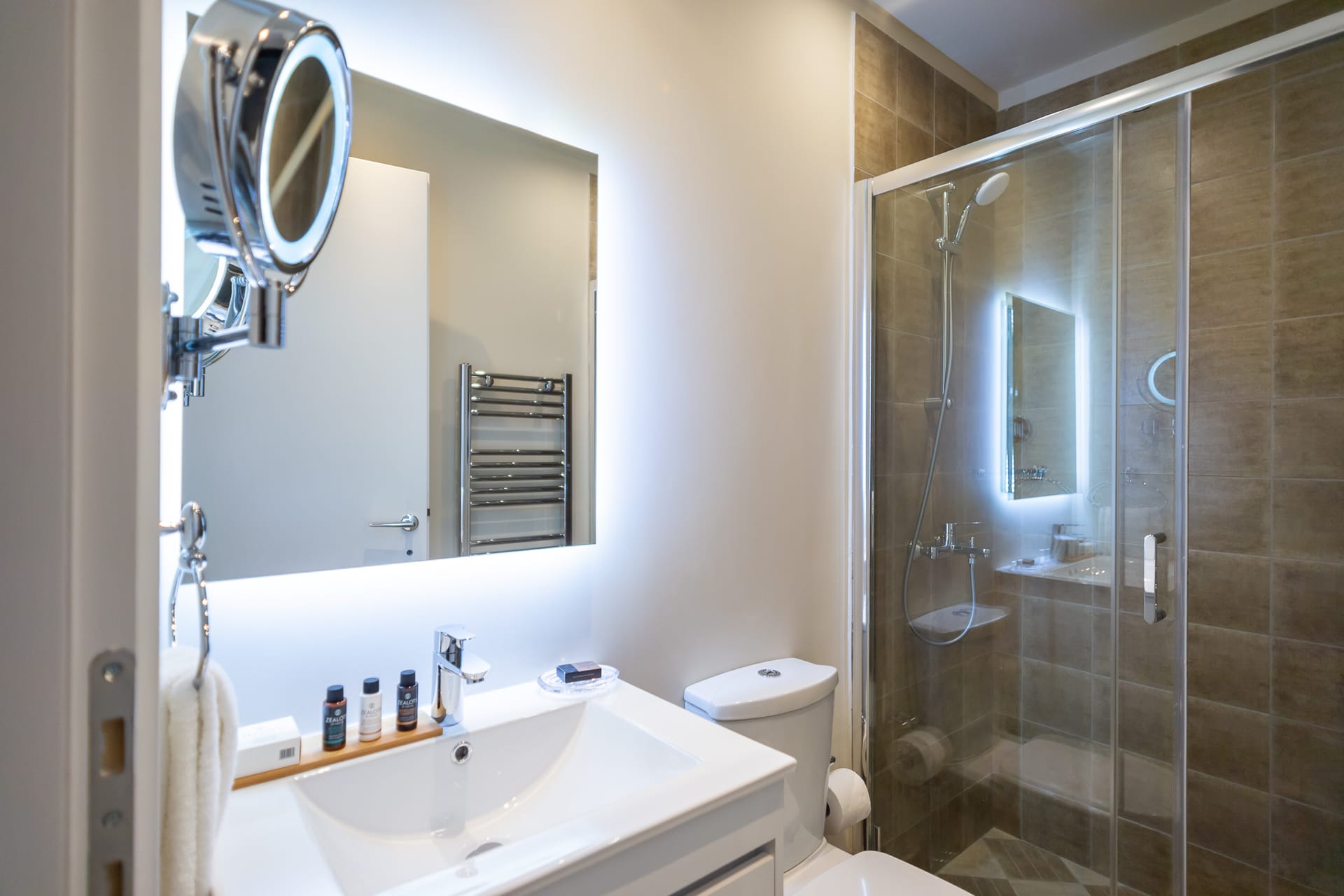 33 Solonos Suites
