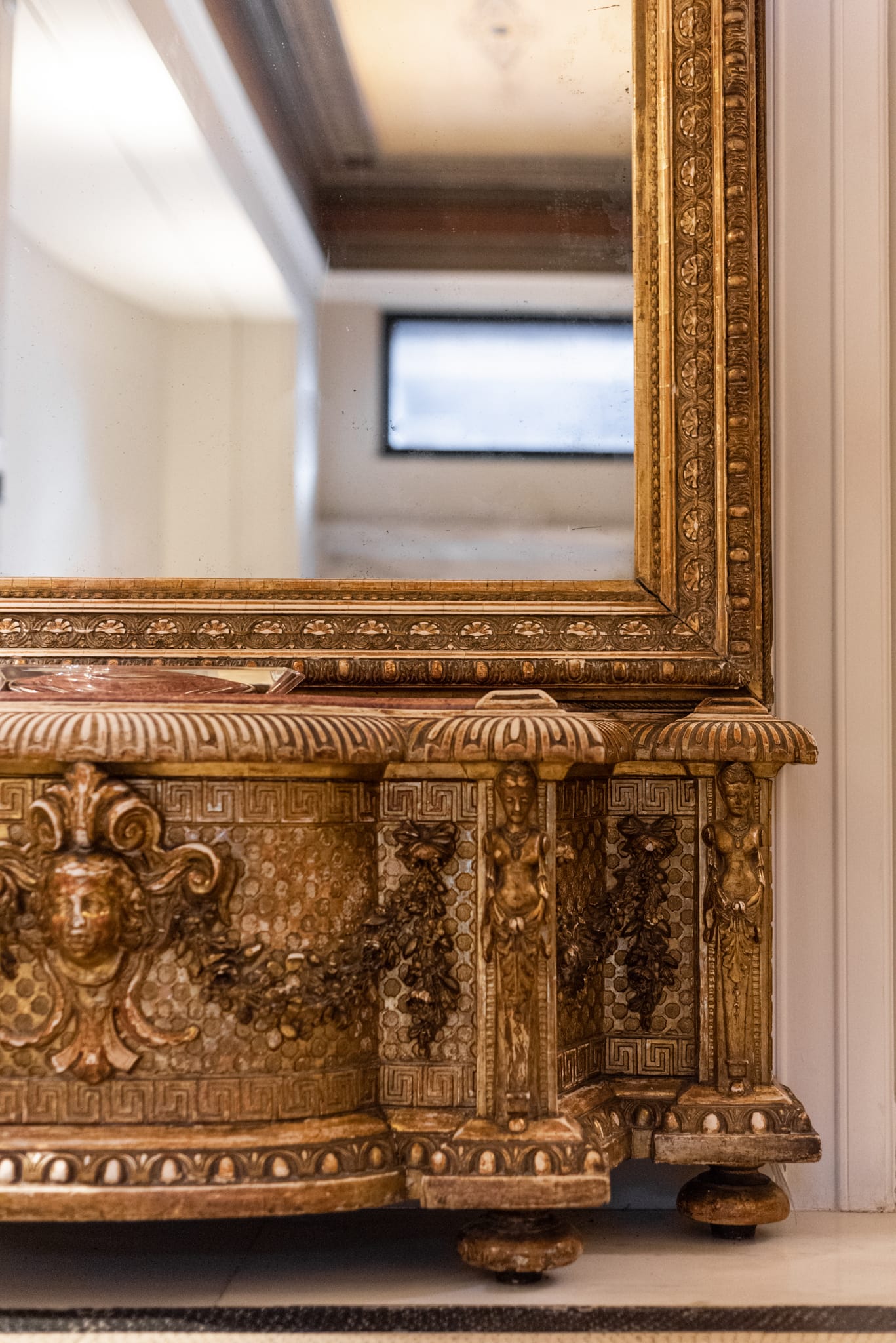 33 Solonos Suites