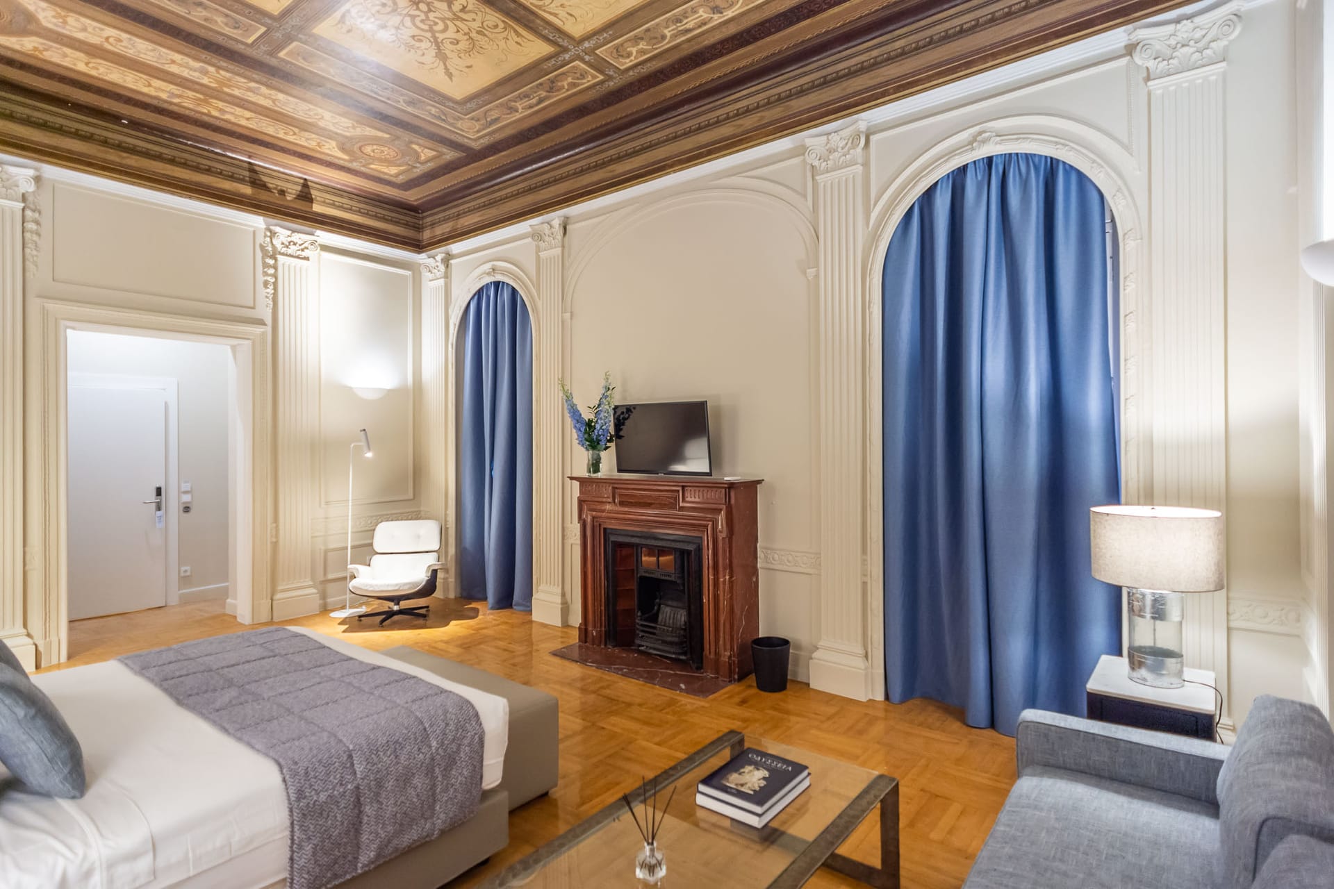 33 Solonos Suites
