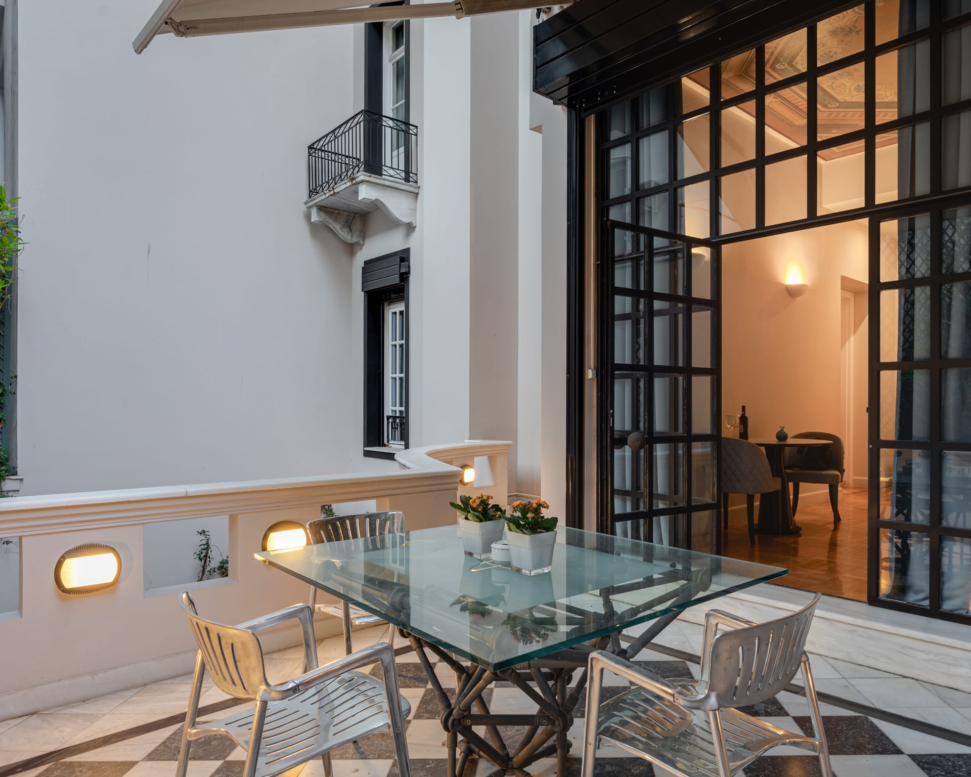 33 Solonos Suites
