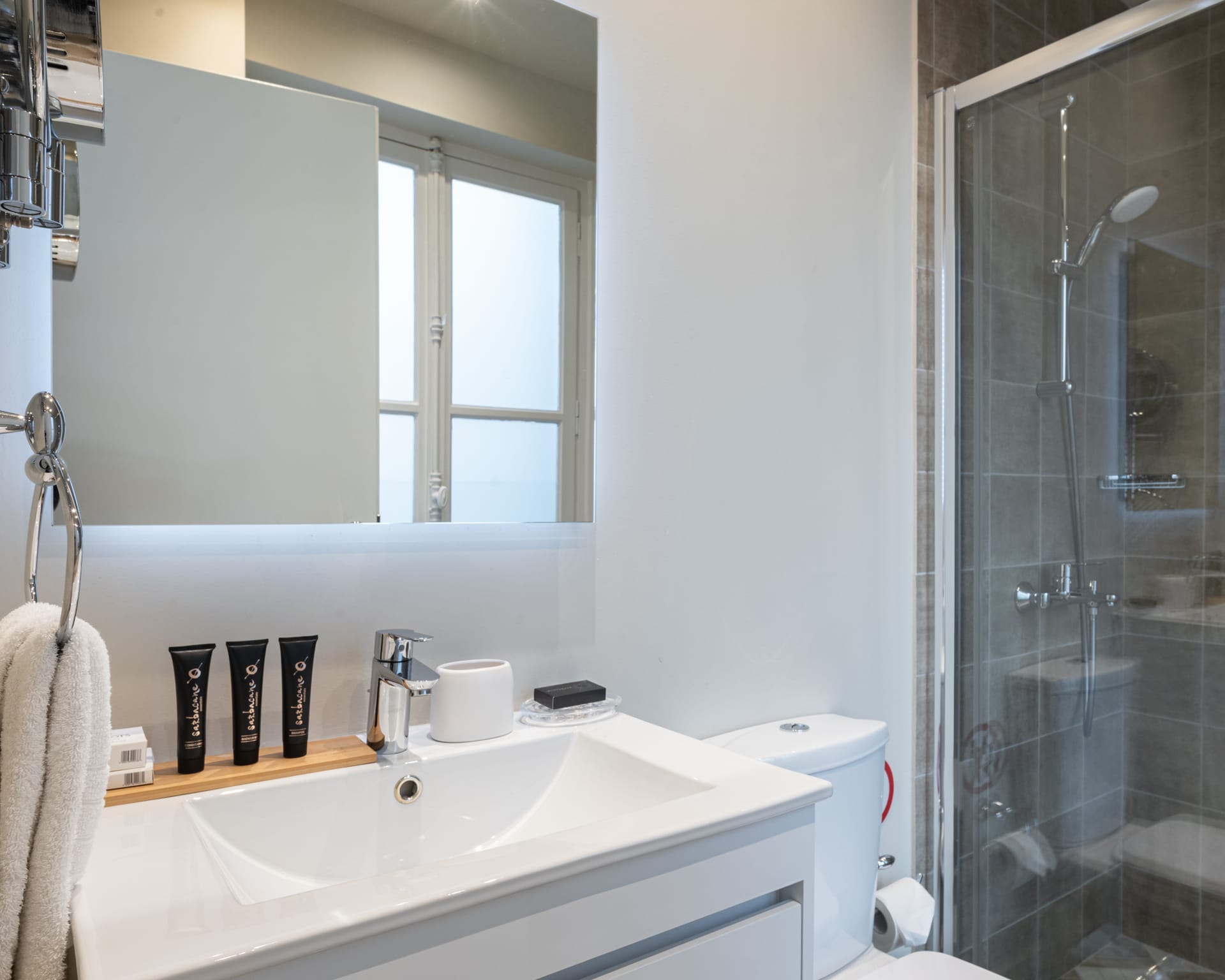 33 Solonos Suites