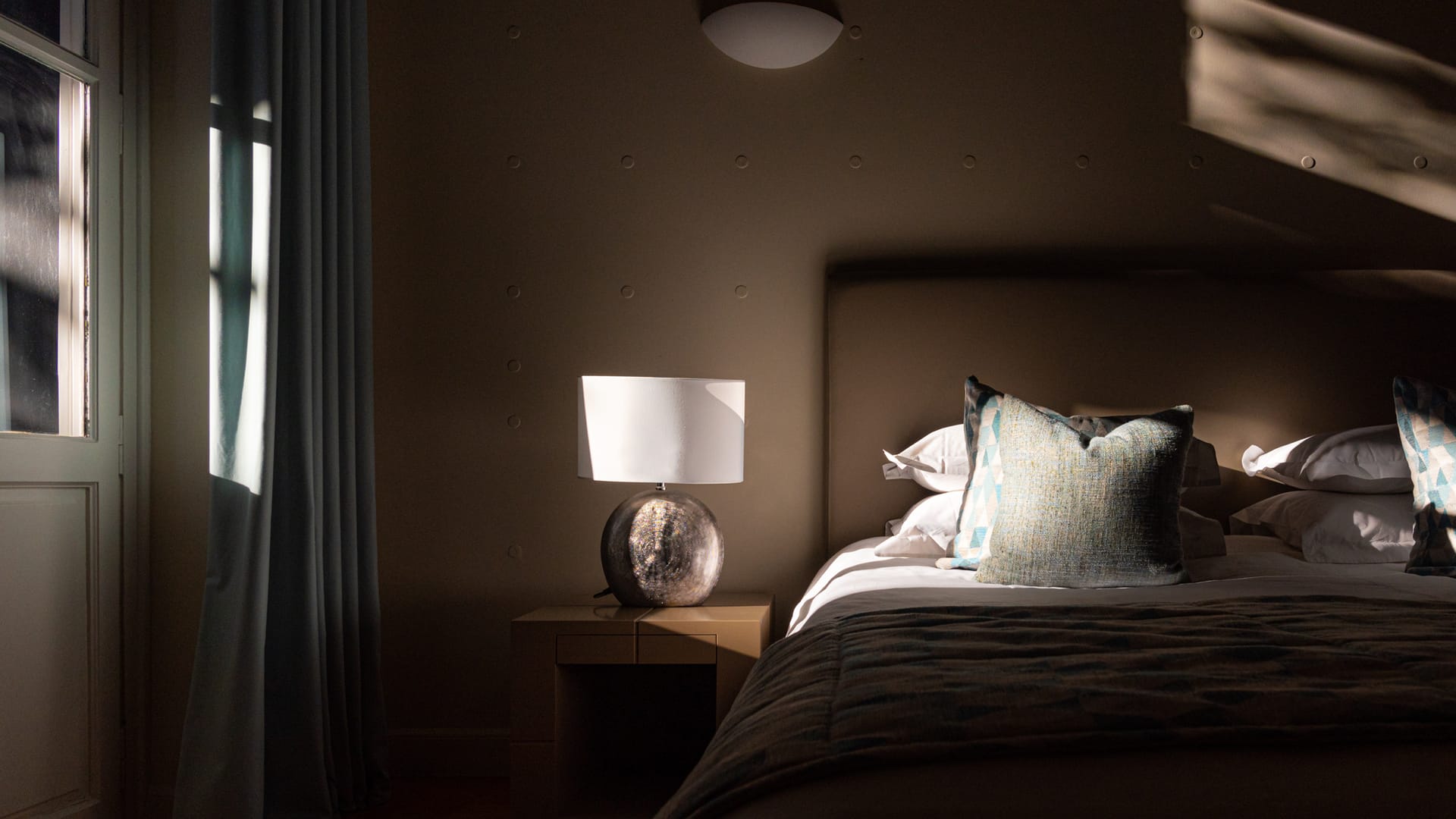 33 Solonos Suites