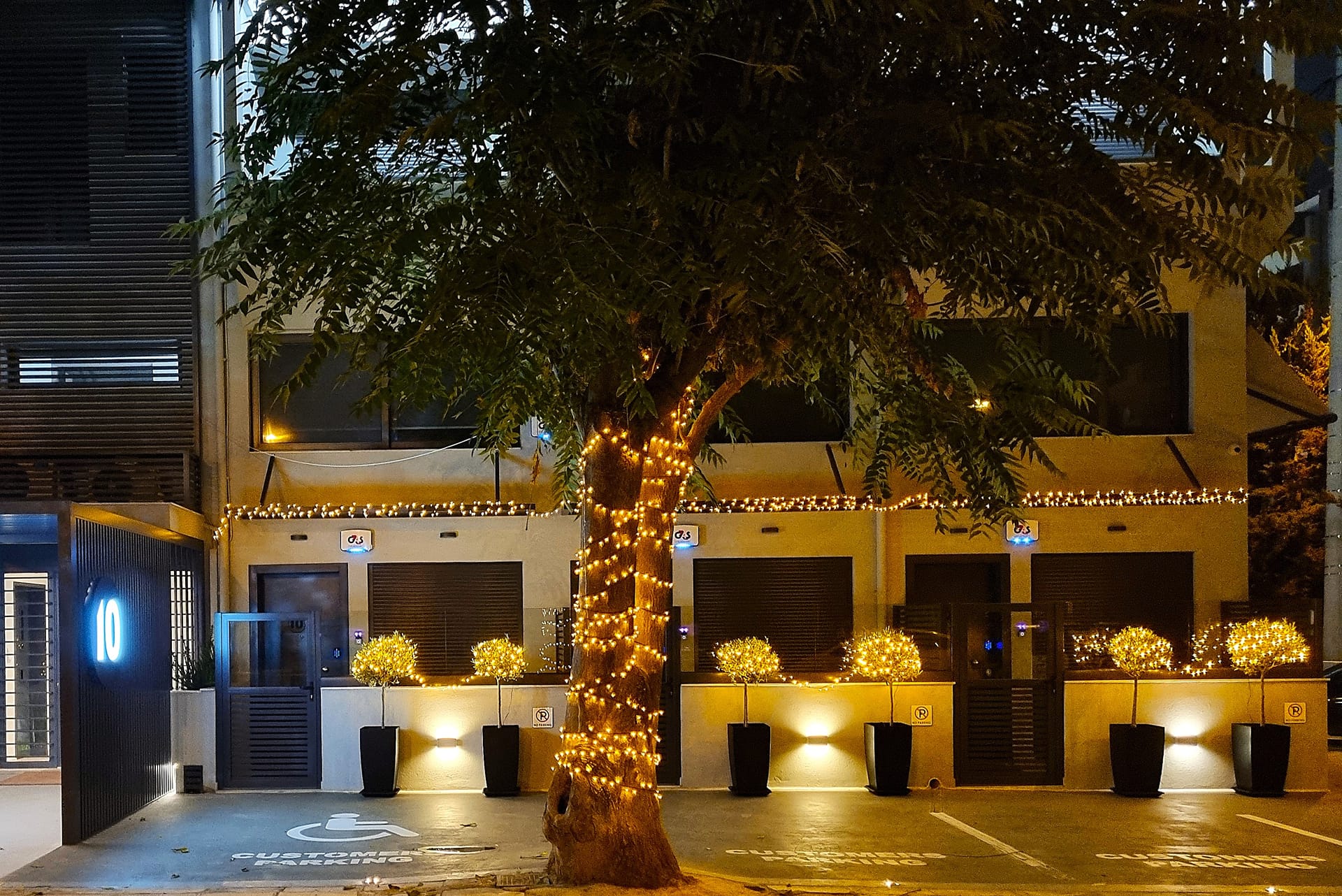 10 Apartments & Suites Athens