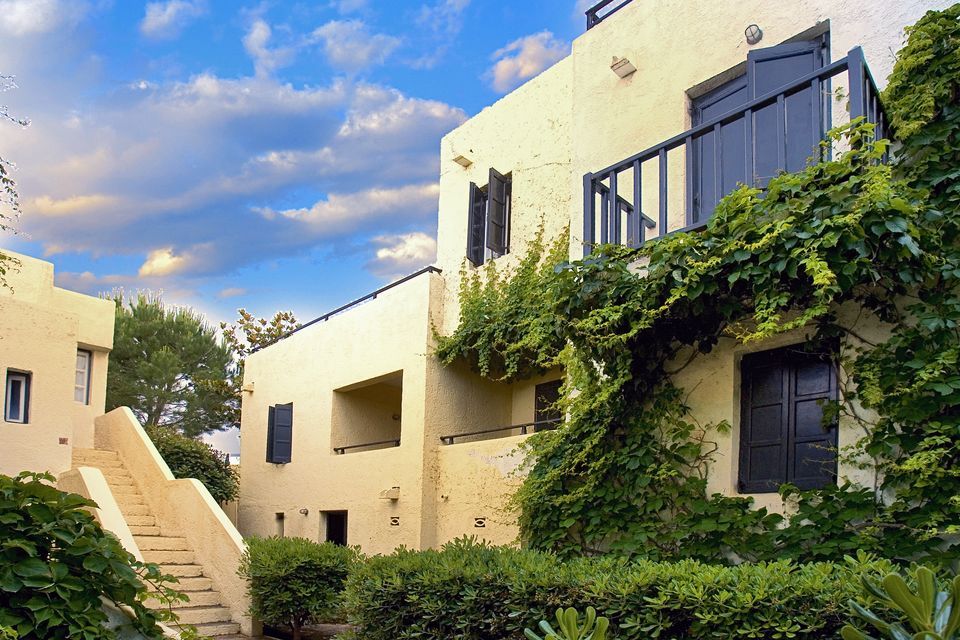 Sundance Apartments & Suites