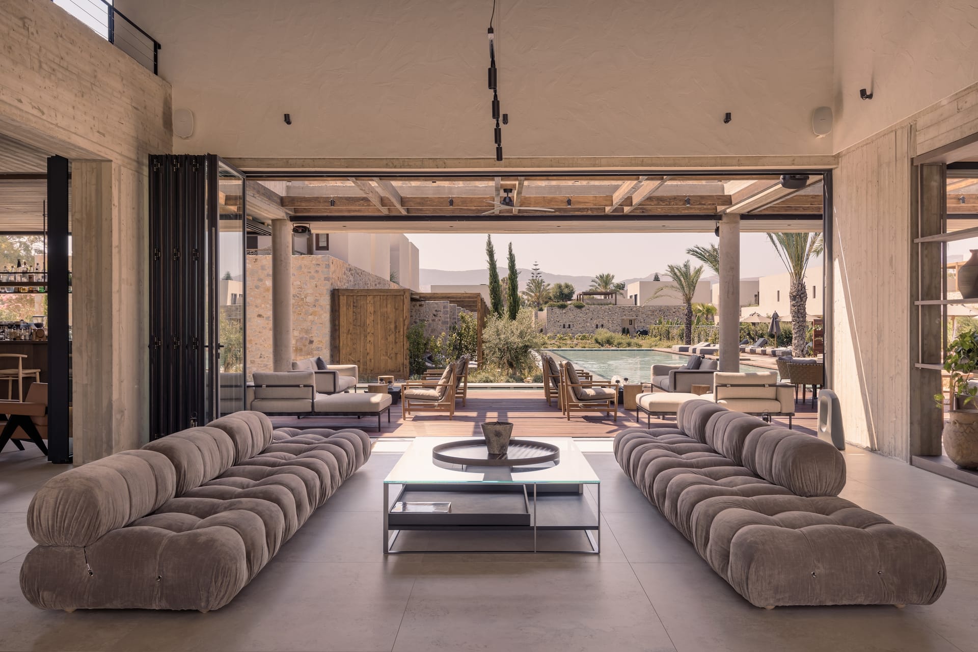 Theros All Suite Hotel