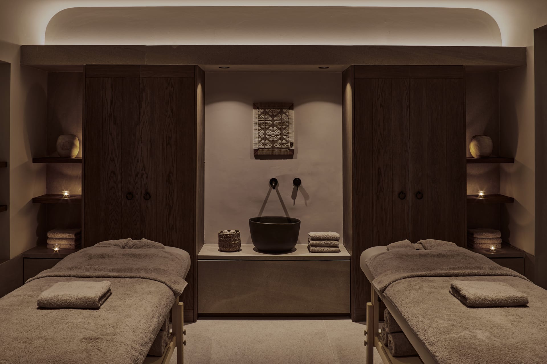 Theros All Suite Hotel
