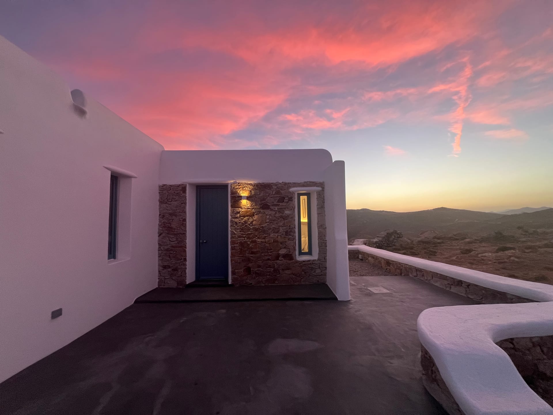 Thronos Suites