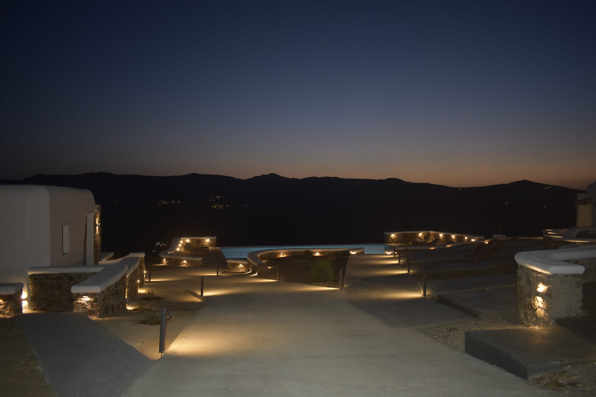 Thronos Suites