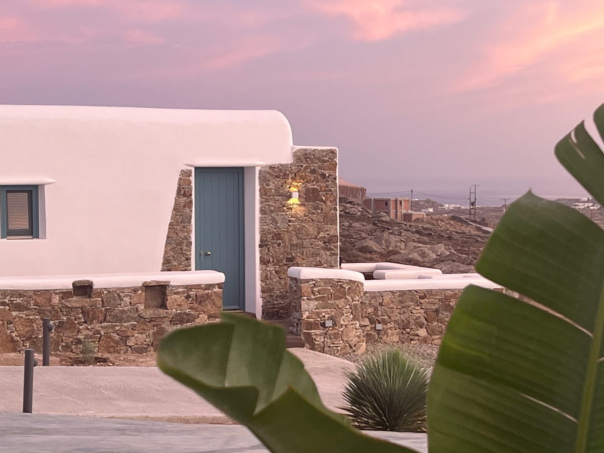 Thronos Suites