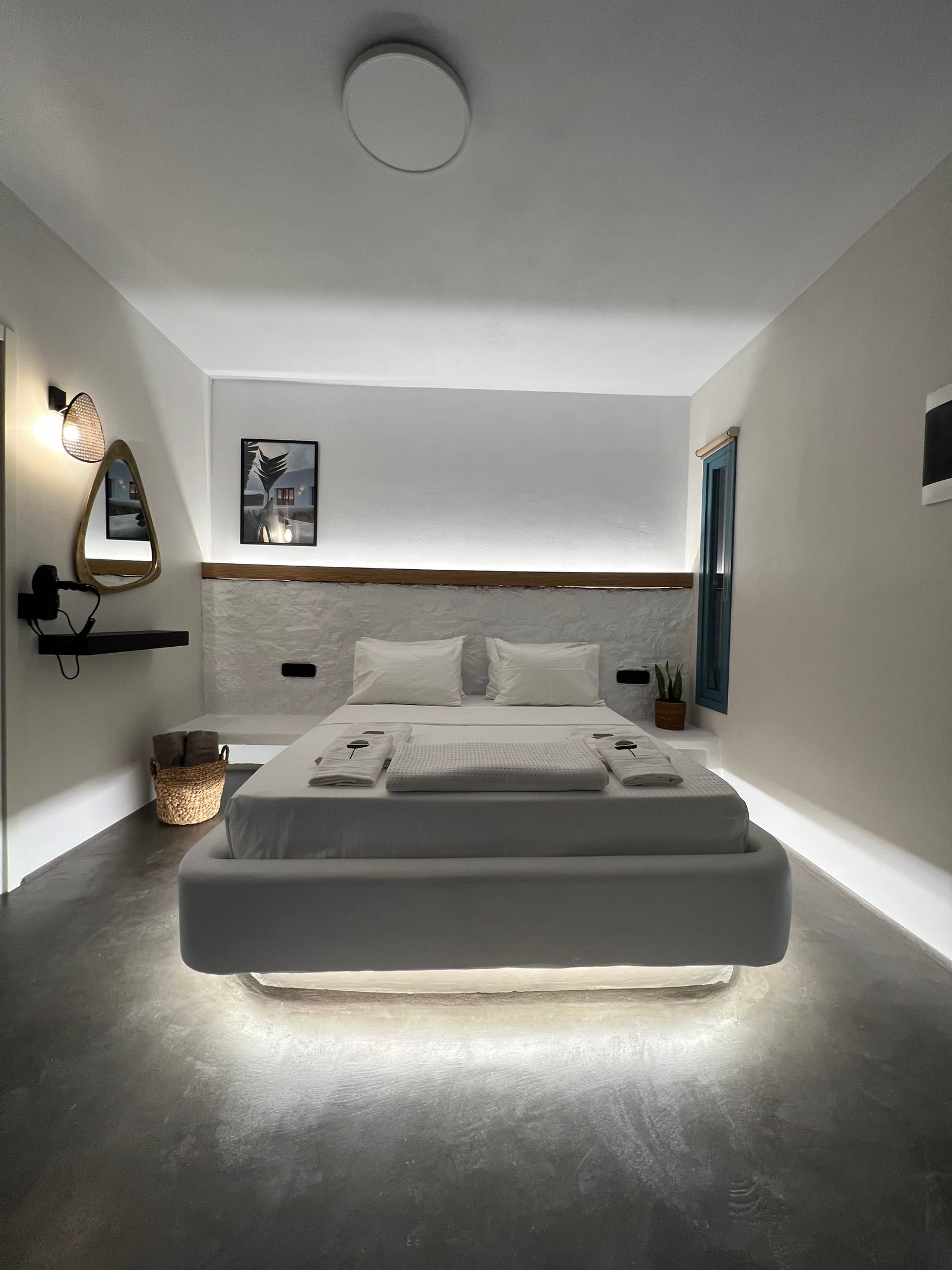 Thronos Suites