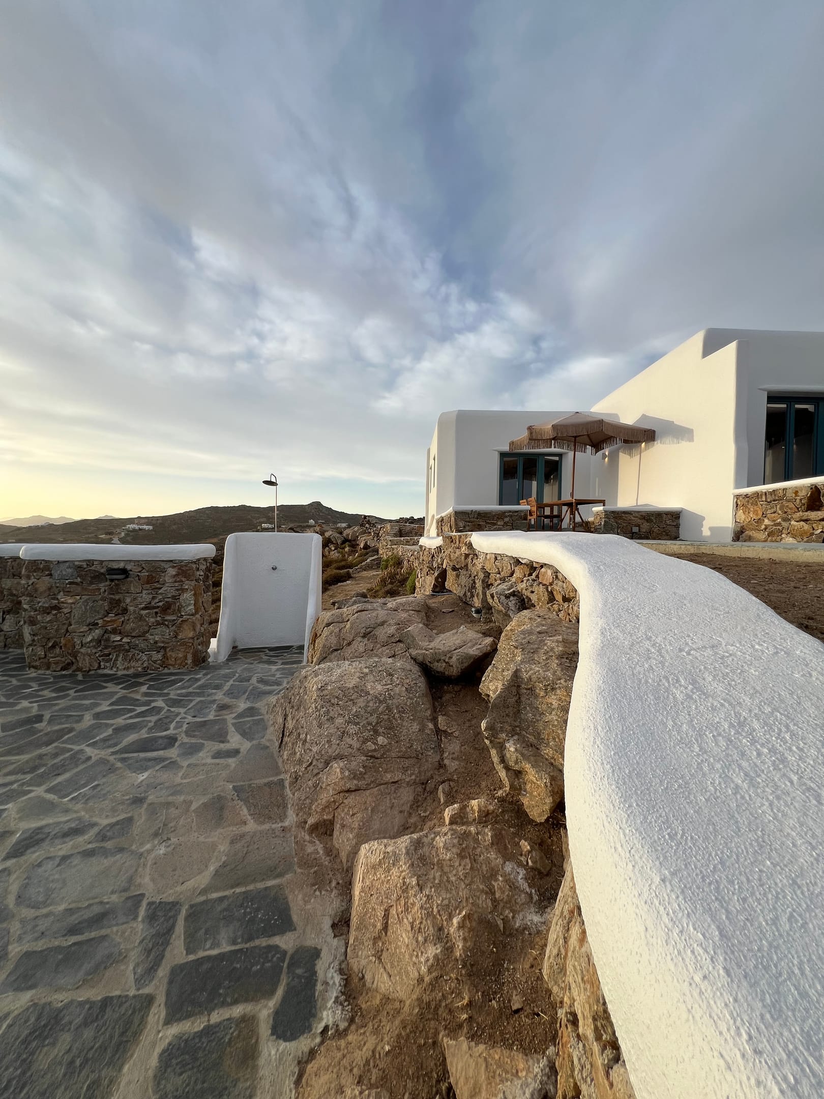 Thronos Suites